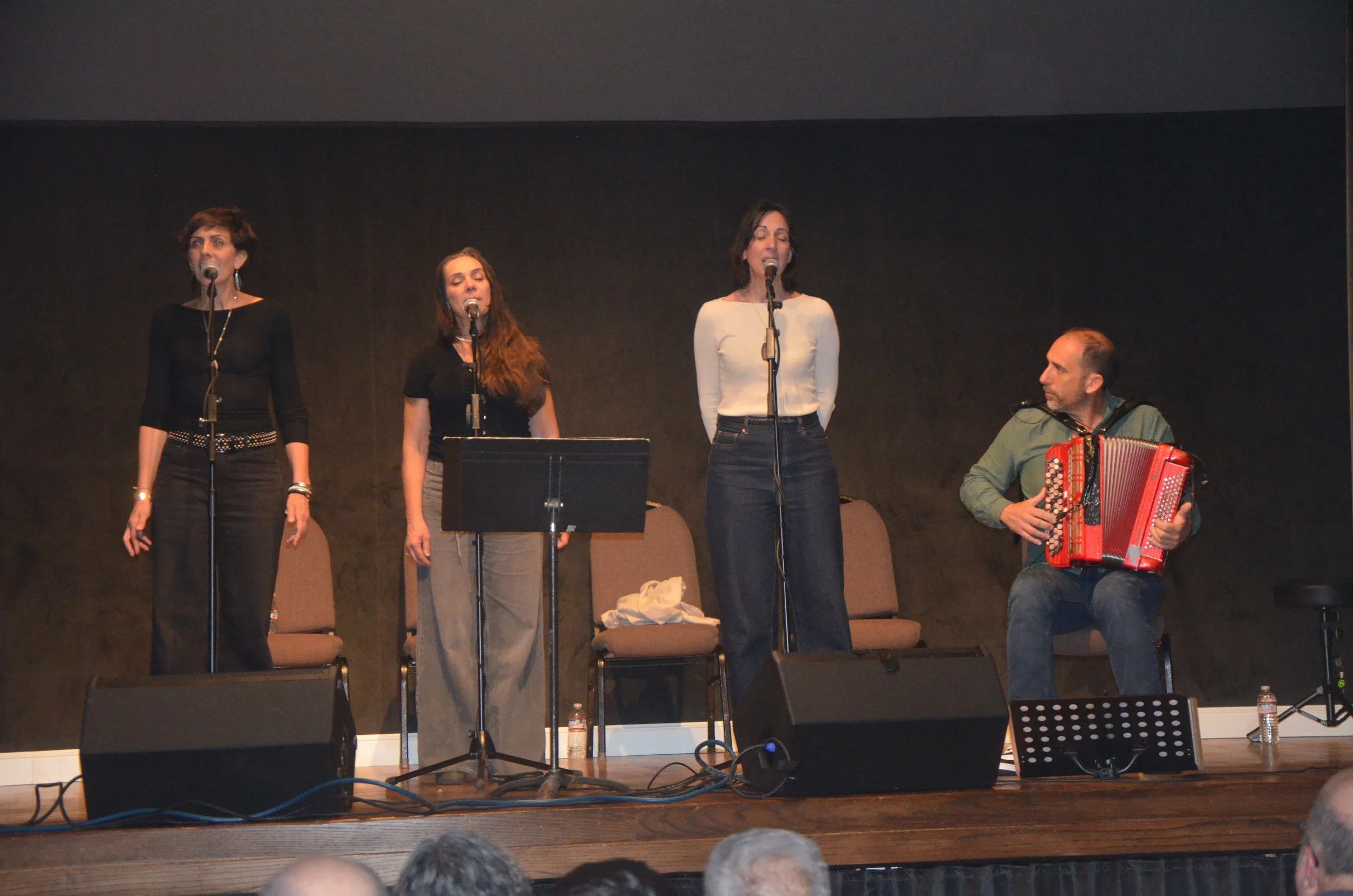 Aire Ahizpak - left to right: Paxkalin Aire, Miren Aire, Amaia Aire. Accordionist Sebastien Desgrans.