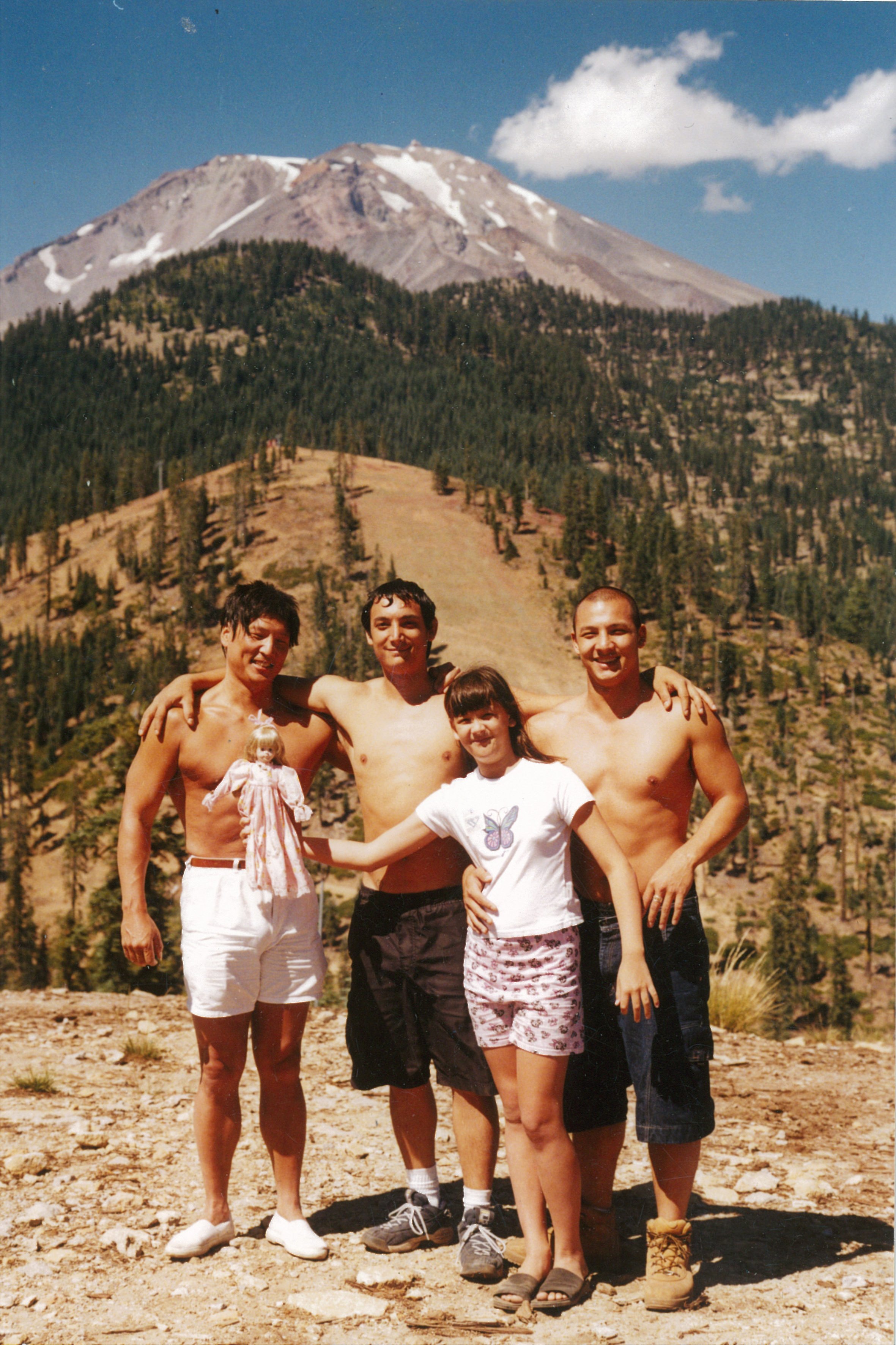 Eugene Tssui with sons and daughter 2003.jpg