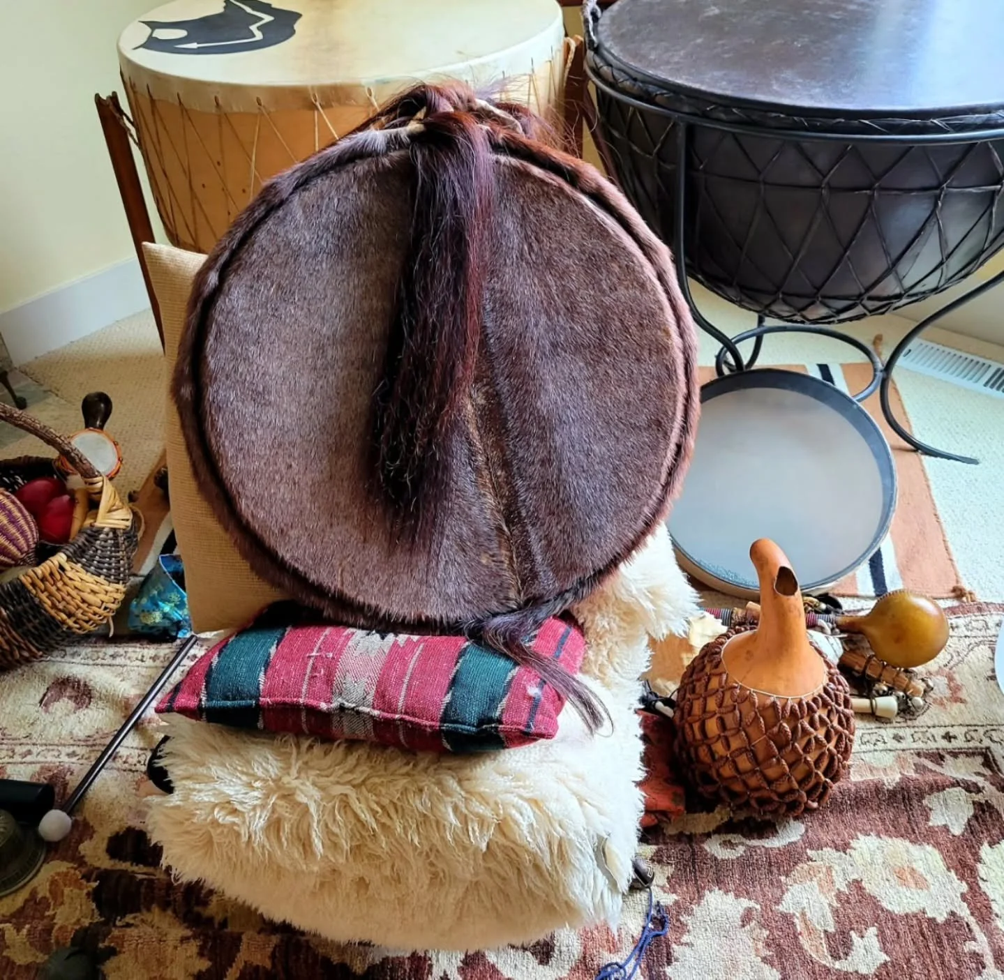 - SHAMANIC ALCHEMY - LEARNING TO JOURNEY FOR YOURSELF AND OTHERS 

🪶 

SATURDAY - MARCH 7TH, 2026

Join us for a deep dive into the transformative art of Alchemy. This in-person workshop is a heart-opening space for community, practical skill-buildi