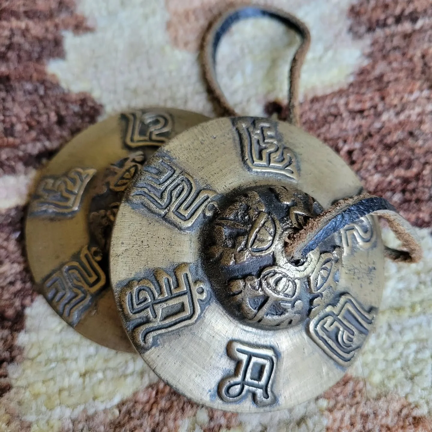 Tingsha Cymbals - 

​While deeply rooted in Himalayan Buddhism, they are widely embraced by practitioners of shamanism, sound healing and energy work due to the unique vibrational quality of their sound.