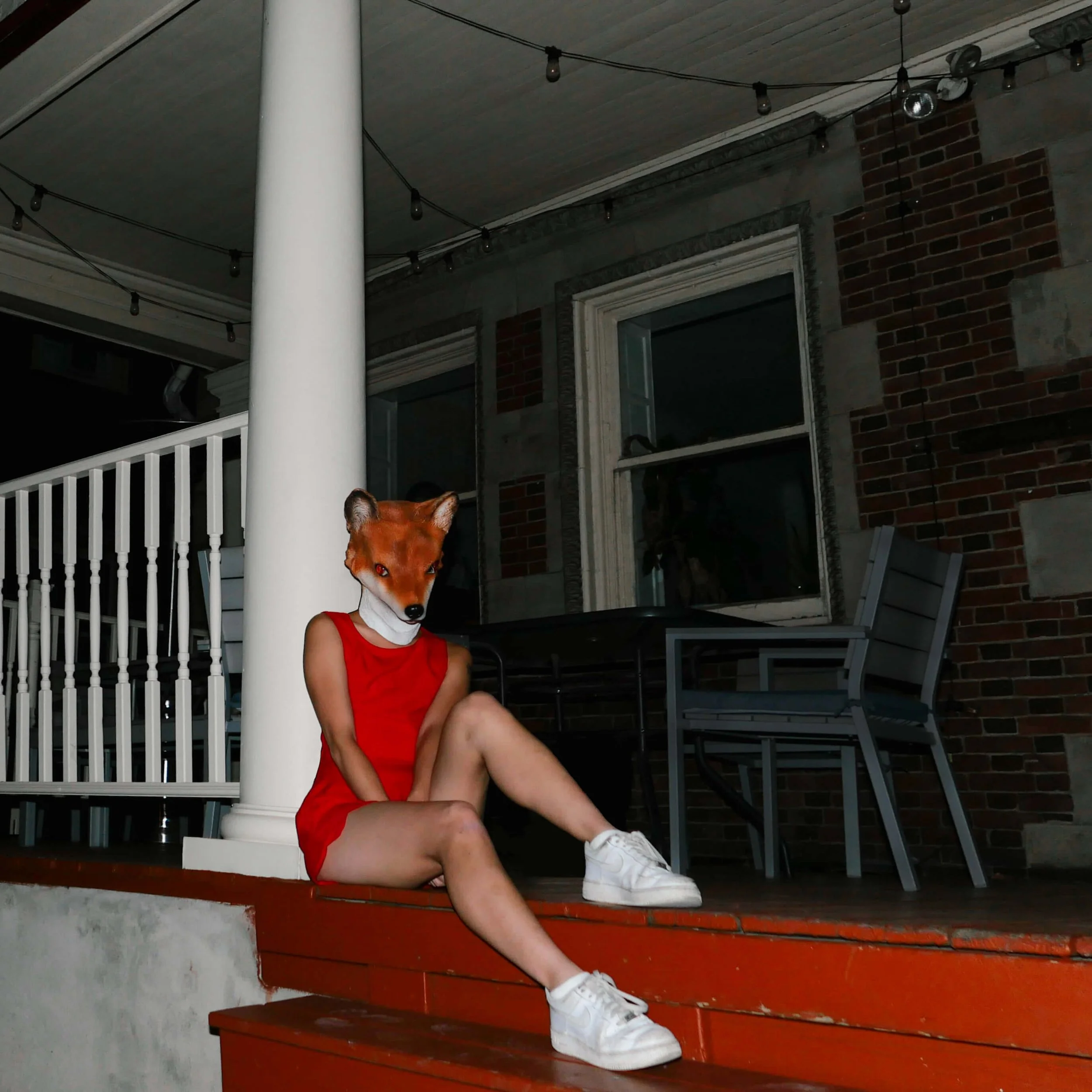 fox-red-scallop-romper-spruce-street-nighttime-philadelphia-marty-noel-chenyao.jpeg