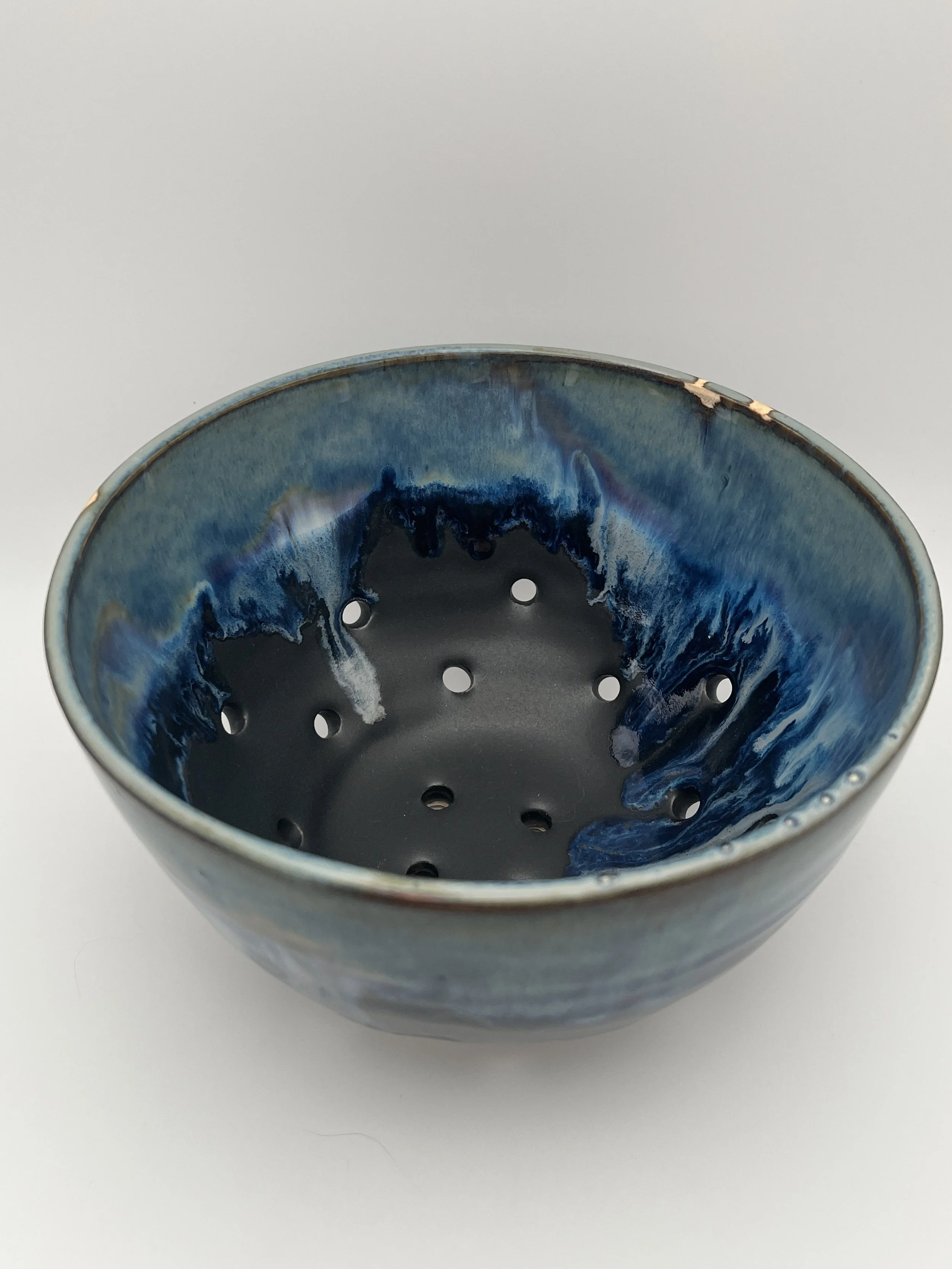 Black & Blue Colander