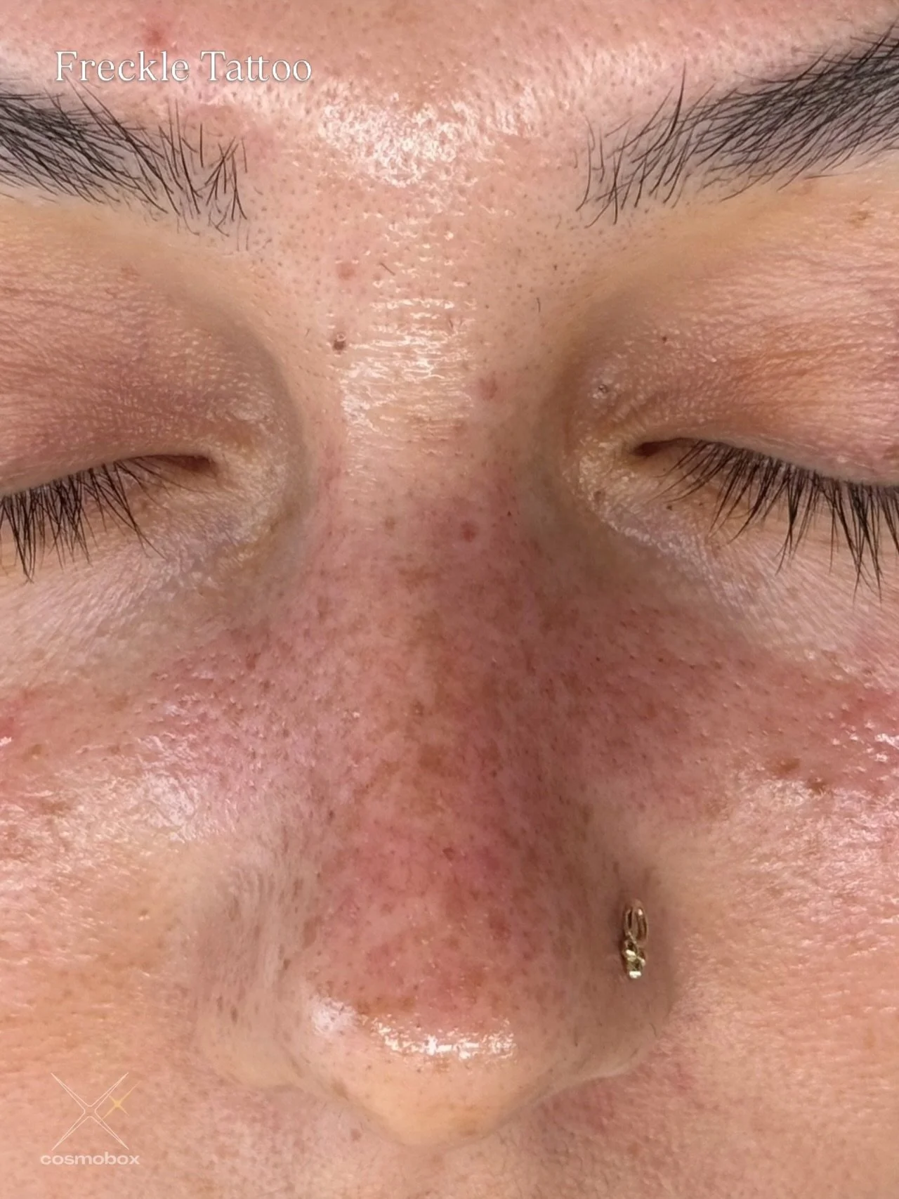 Connected the dots ✨🤎
She already had naturally soft freckles&mdash;we just built onto them to connect her natural freckle pattern. Can you tell them apart??

The goal was never to &ldquo;add obvious freckles", but to make her skin look like it