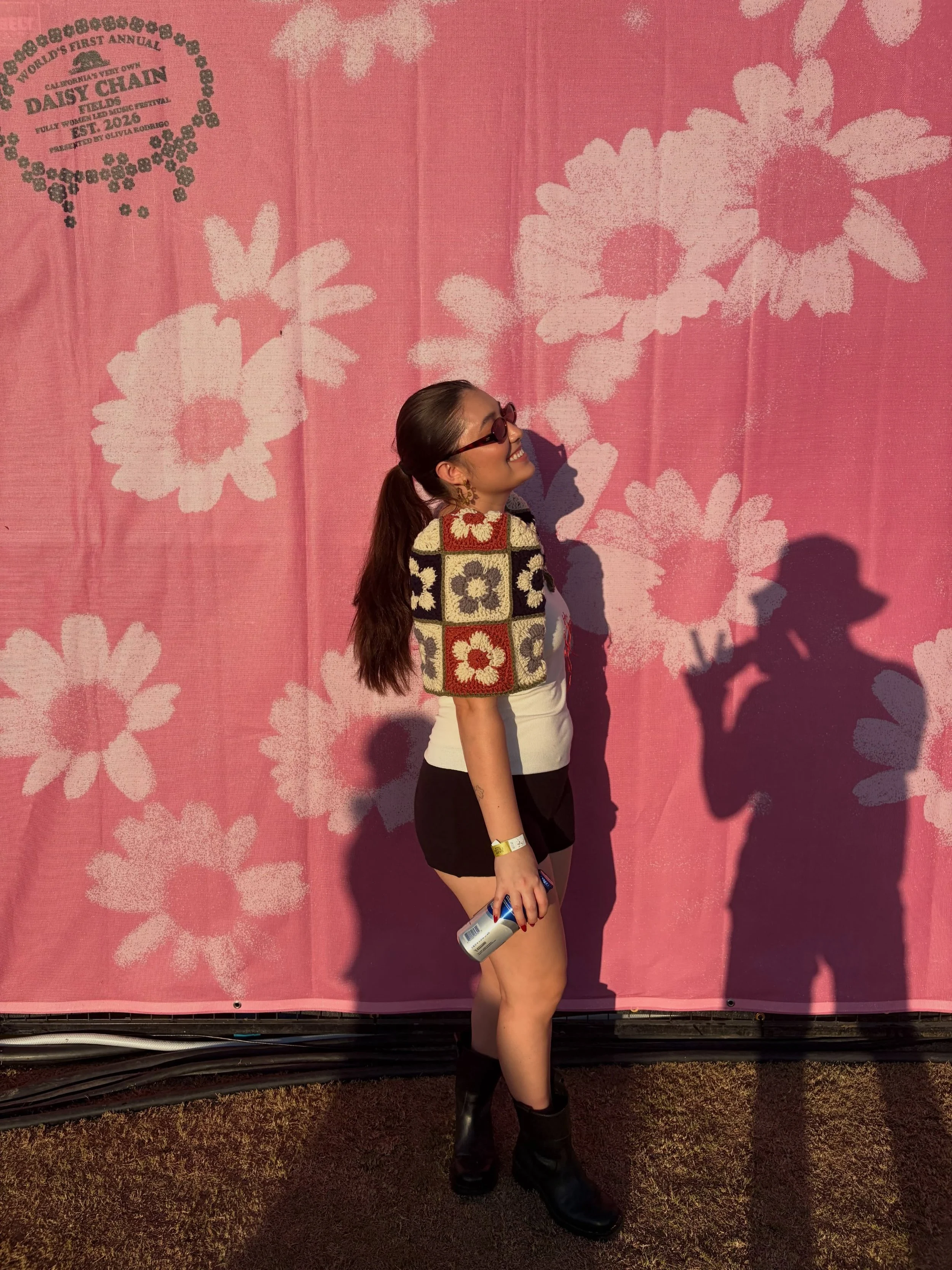 daisies at daisy chain fields 🌼 i got off the waitlist a week before the festival and was panicking about what to wear! i knew i wanted to make a lola top, but wanted to do something special, so tried to be on theme. super pleased with how this new 