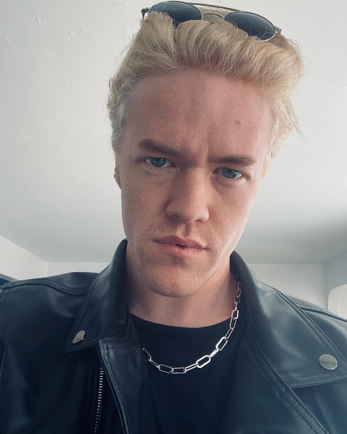 It&rsquo;s a nice day for a white wedding! 🤍🖤
-
-
#billyidol #whitewedding #leather #chain #mensfashion #blonde #bombshell #platinum #sunglasses #black #menshair