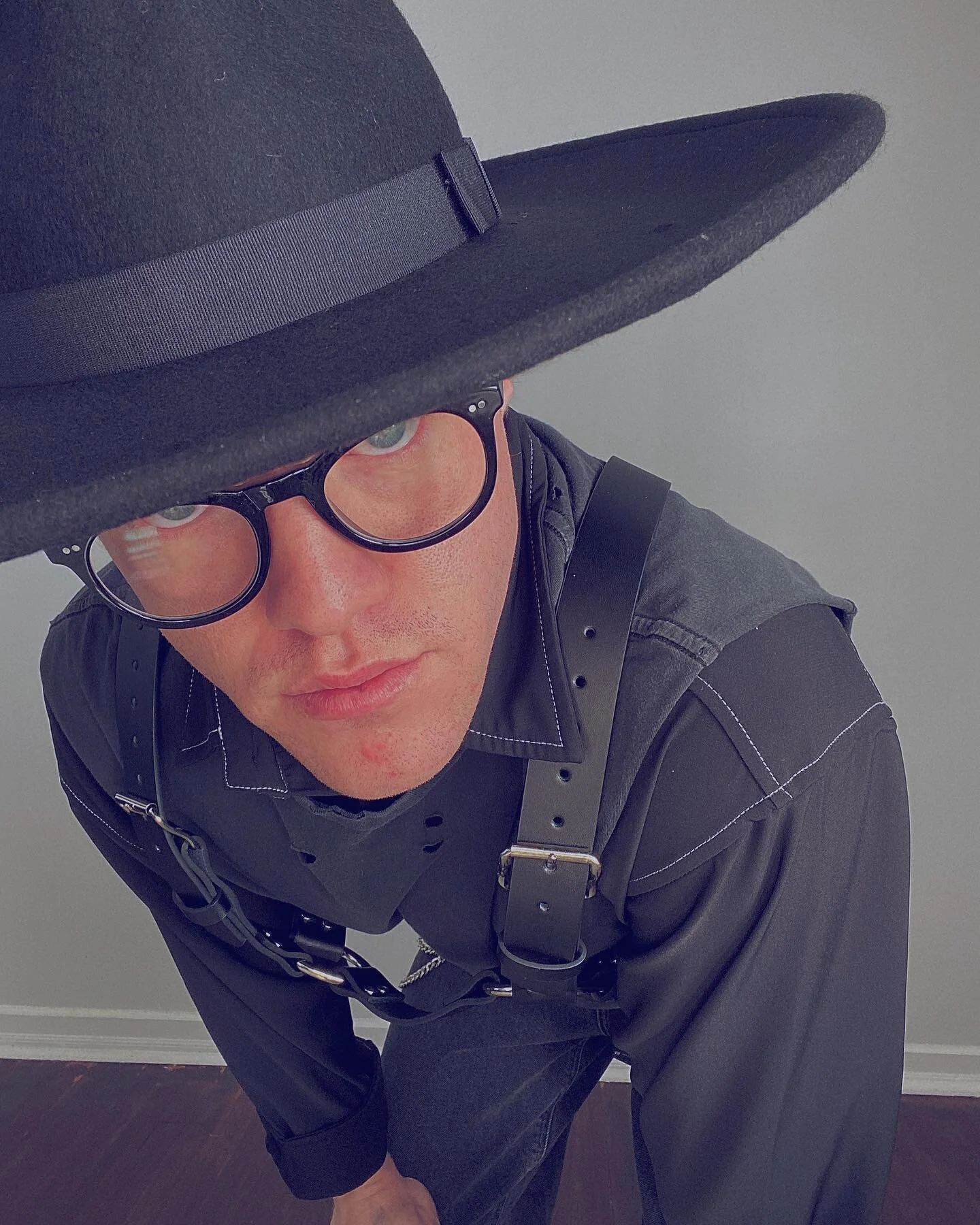 Don&rsquo;t mind me. I&rsquo;m just looking for who you think you&rsquo;re talking to. 🖤⛓⚔️☠️
-
-
@killstar
@the_koreanfashion
@asos
@asos_man
-
-
#killstar #harness #black #monochromatic #chains #mensstreetwear #mensfashion #streetstyle #streetwear