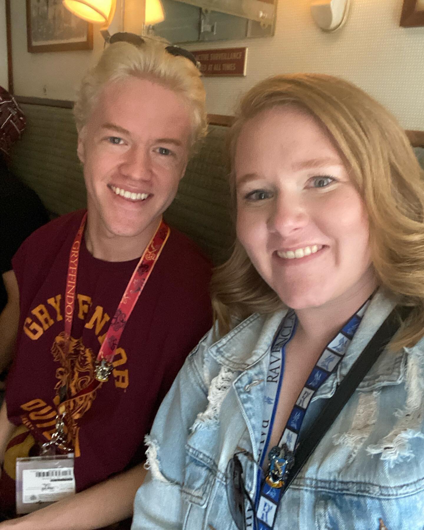 BEST WEEKEND EVER! Diagon Alley, Hogsmead and Hogwarts 🫢🫢🫢 @tej41490 and I LITERALLY experienced magic! 
-
-
#harrypotter #gryffindor #ravenclaw #hogsmead #diagonalley #wizardingworld #wizardingworldofharrypotter #universalstudios