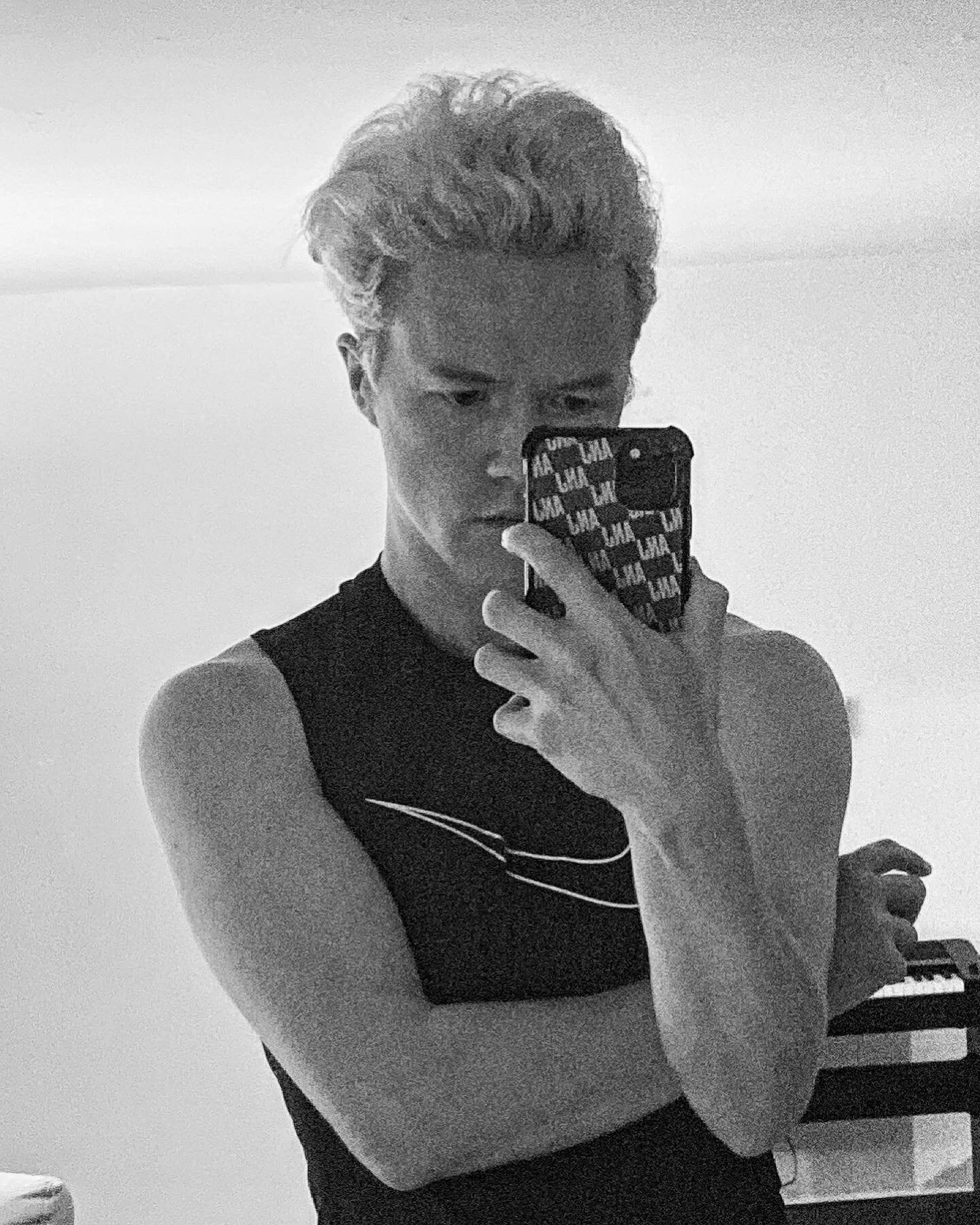 Me post run (feat. My phone death grip) ☠️🖤🦇
-
-
#run #nike #blonde #casetify #phone