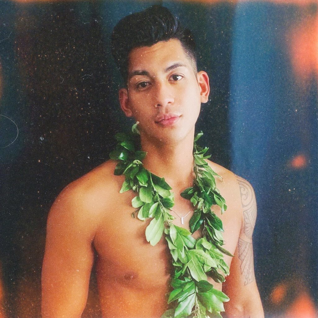 &ldquo;Ua Kuluma Ke Kanaka I Ke Aloha&rdquo;

It Is Natural For People To Behave In a Loving Way...

MAY WE ALL LEARN TO MAKE LOVE OUR WAY OF LIFE❤️

#olelonoeau #blseries #blmovie #olelohawaii #hawaiianboy