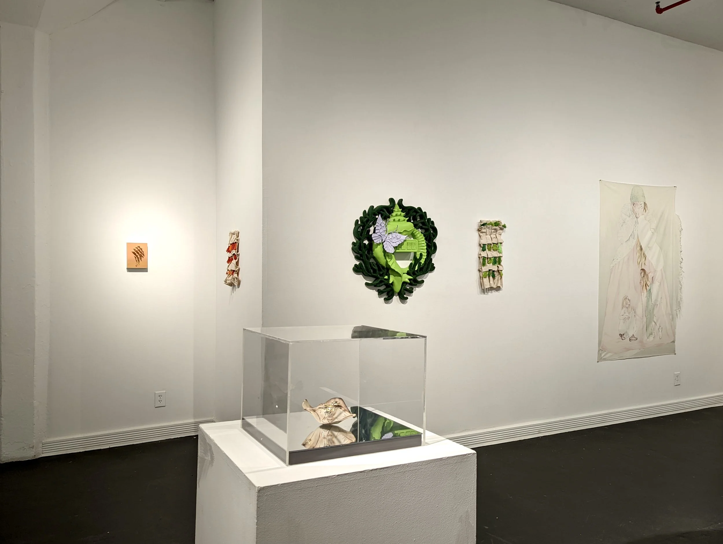 Installation-View-Don't-Panic-curated-by-Francesca-Pessarelli-2022-Sweet-Lorraine-Gallery(2).jpg
