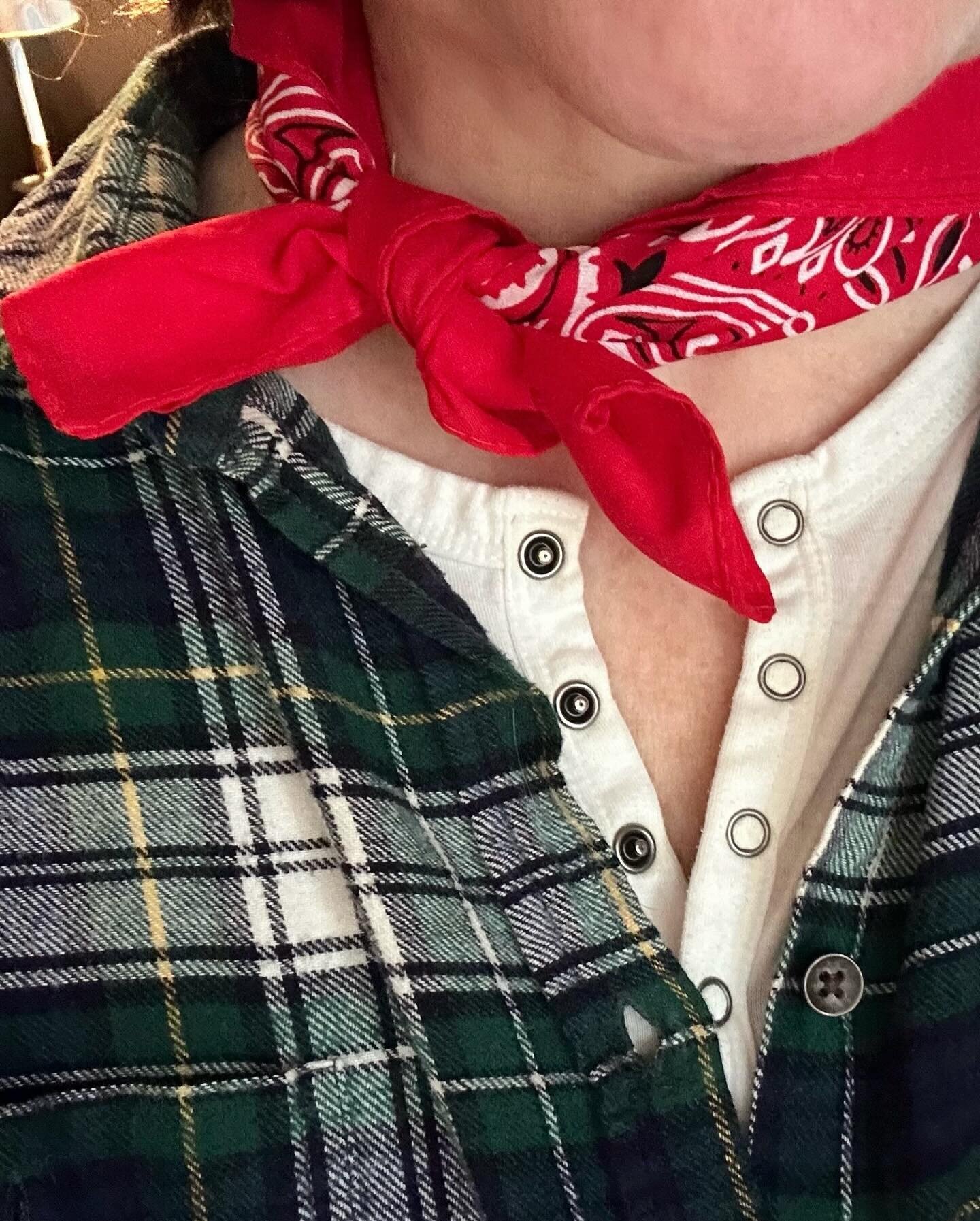 I&rsquo;m re-embracing the classic bandana. Red or navy. Please join me.

Next up: Brooches. 

#personalstyle #bandana #redbandana #accessories #ootd #plaidflannel #flannelshirt #vintagestyle #preppy