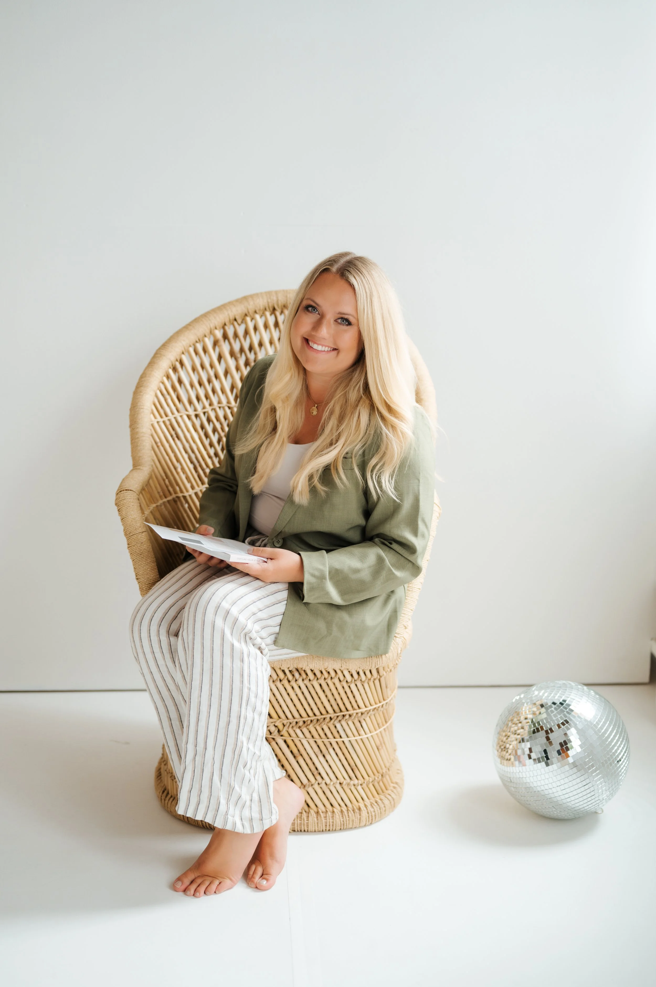 Sophie from Simply Sophie Designs, female squarespace designer and brand specialist