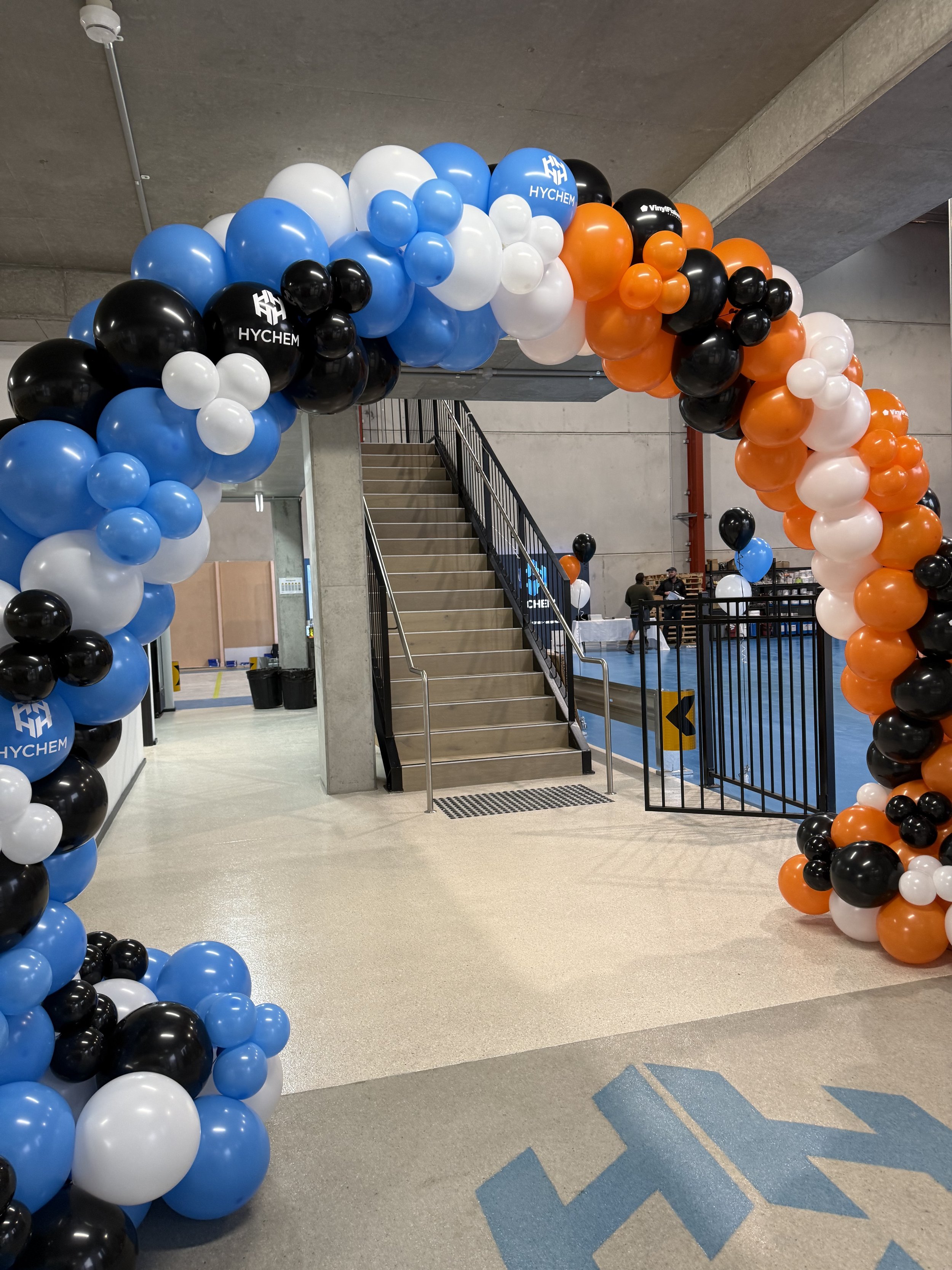 corporate balloons freestanding arch small.jpeg