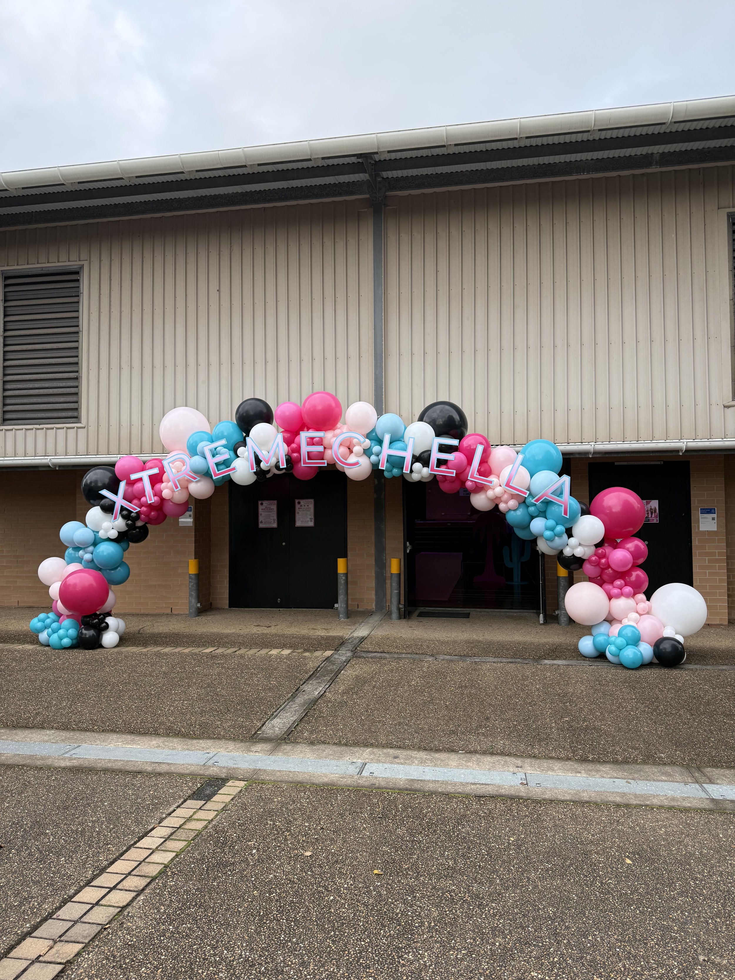 corporate freestanding balloon arch large.jpeg