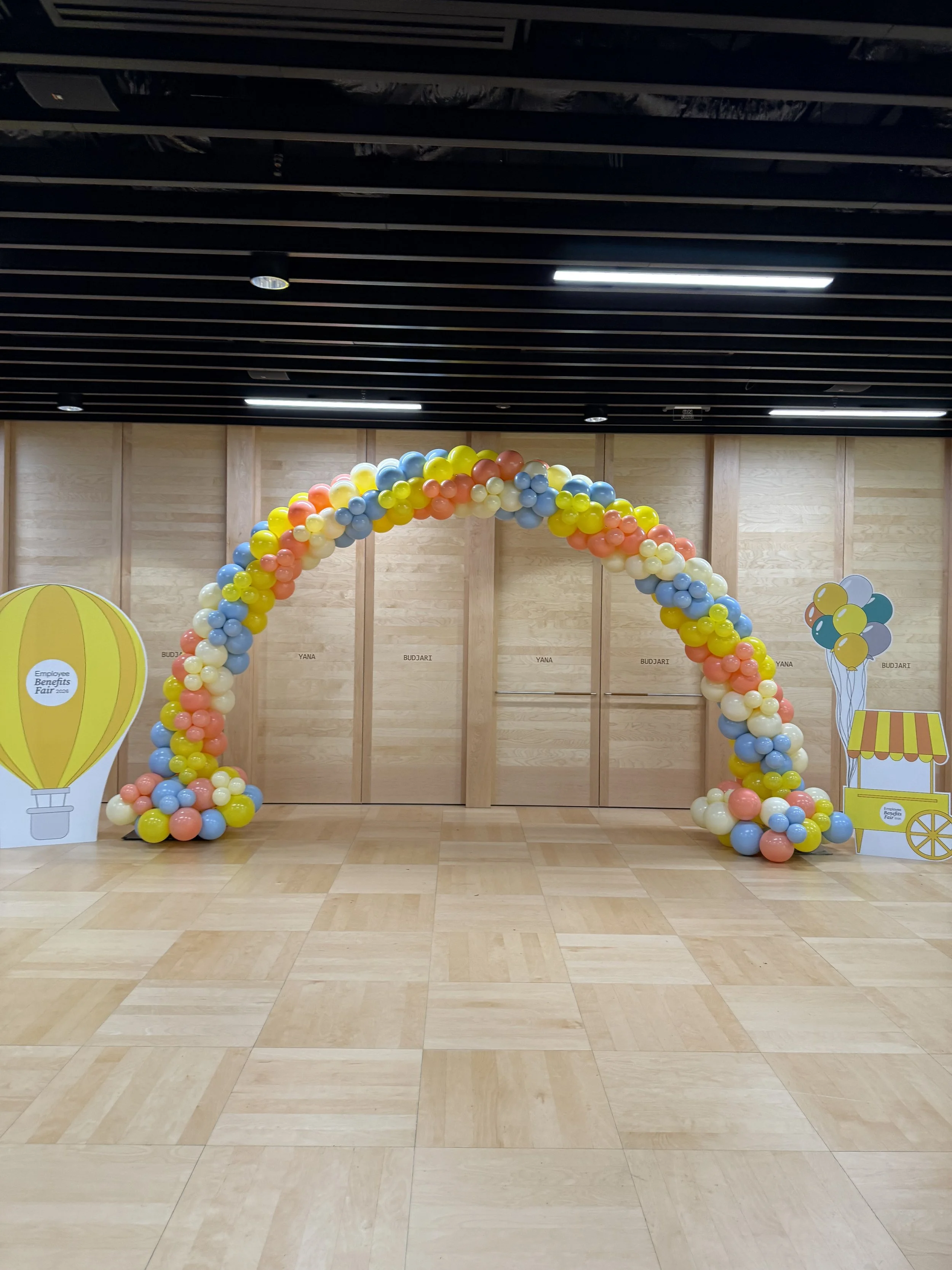 corporate balloon freestanding arch.jpeg