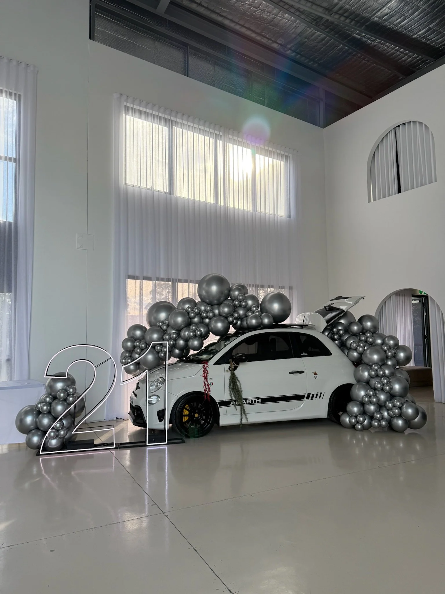 car bespoke balloons.JPG