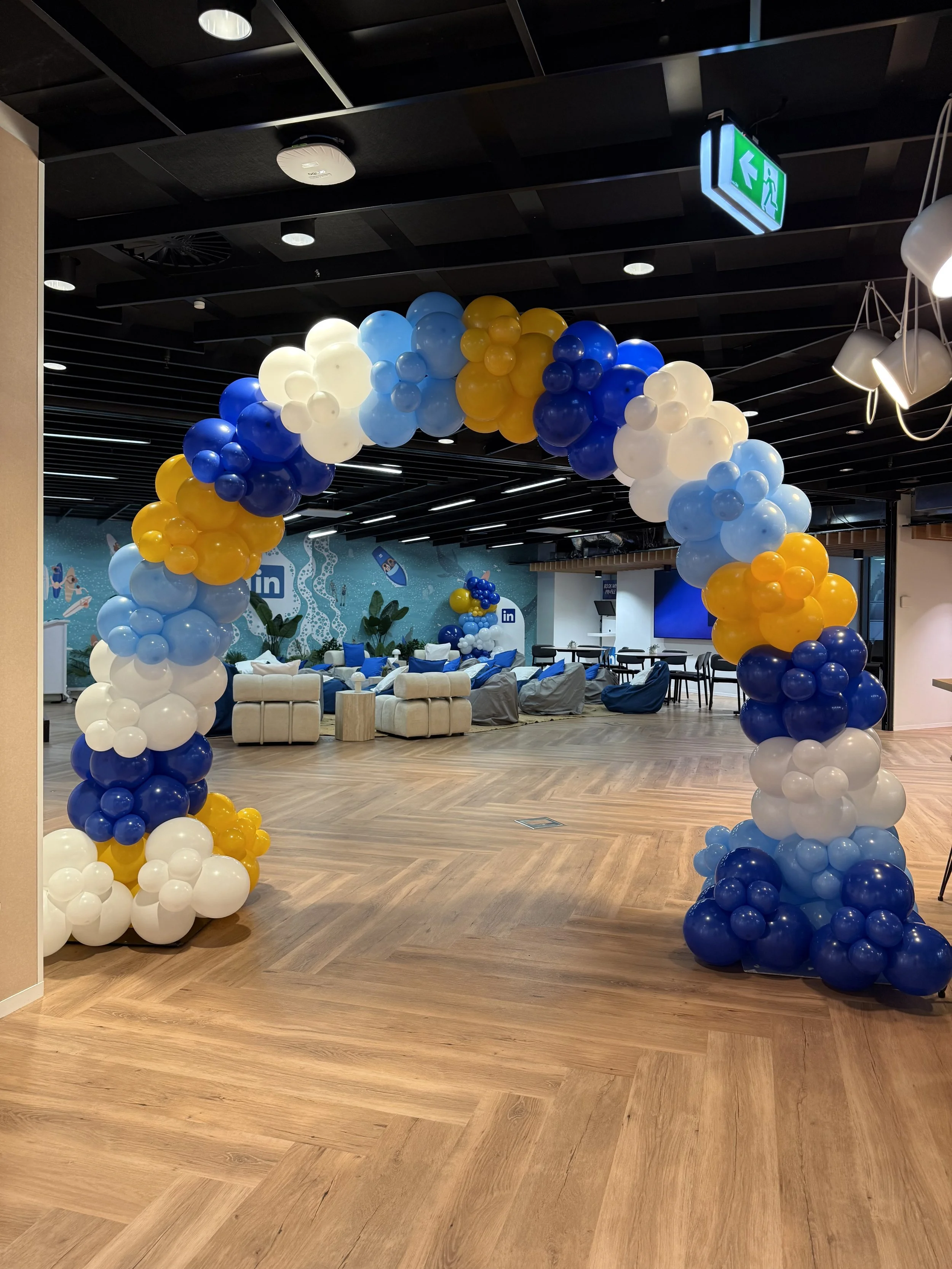 corporate balloons arch.jpeg