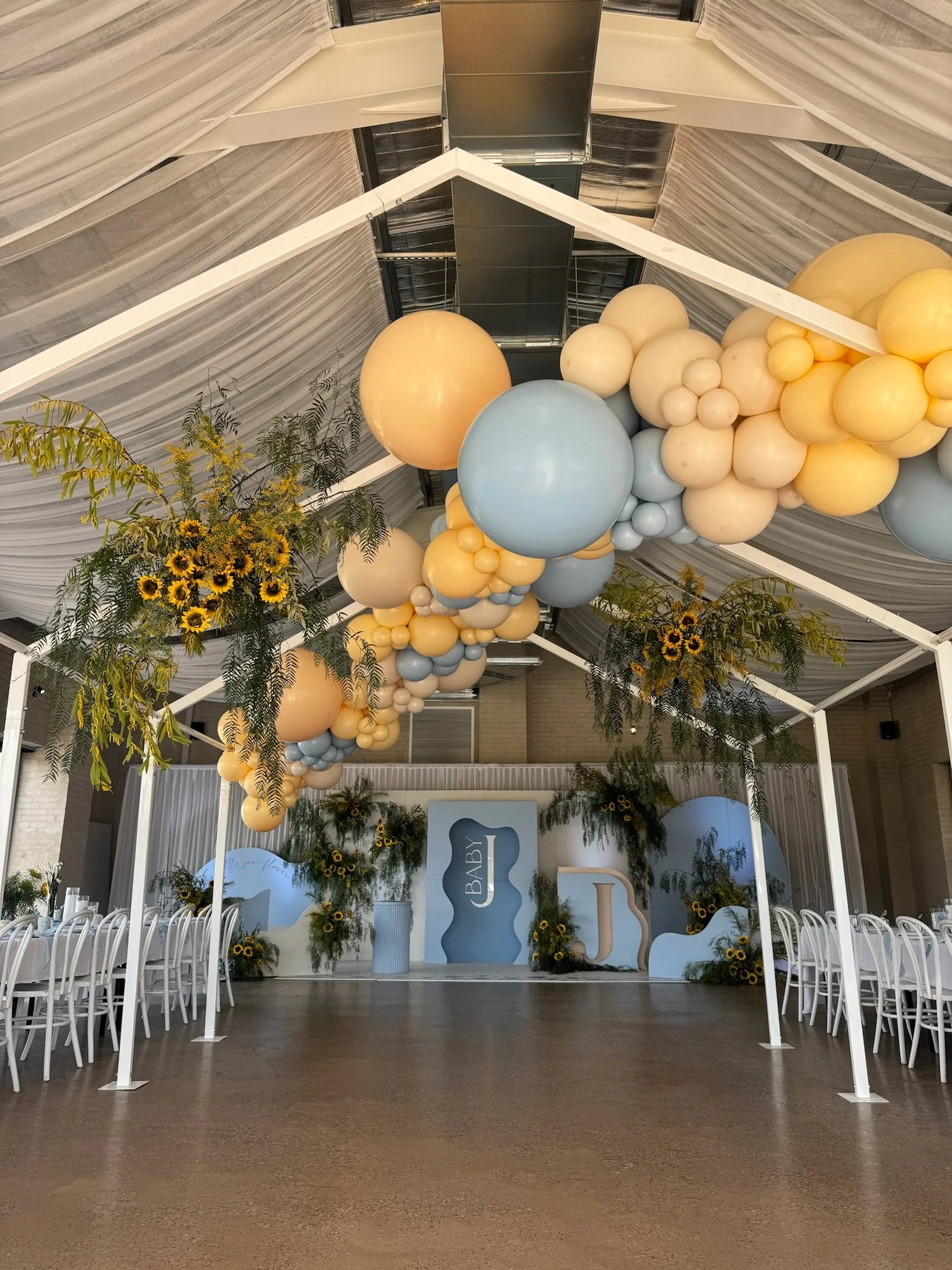 balloon garland on roof.JPG