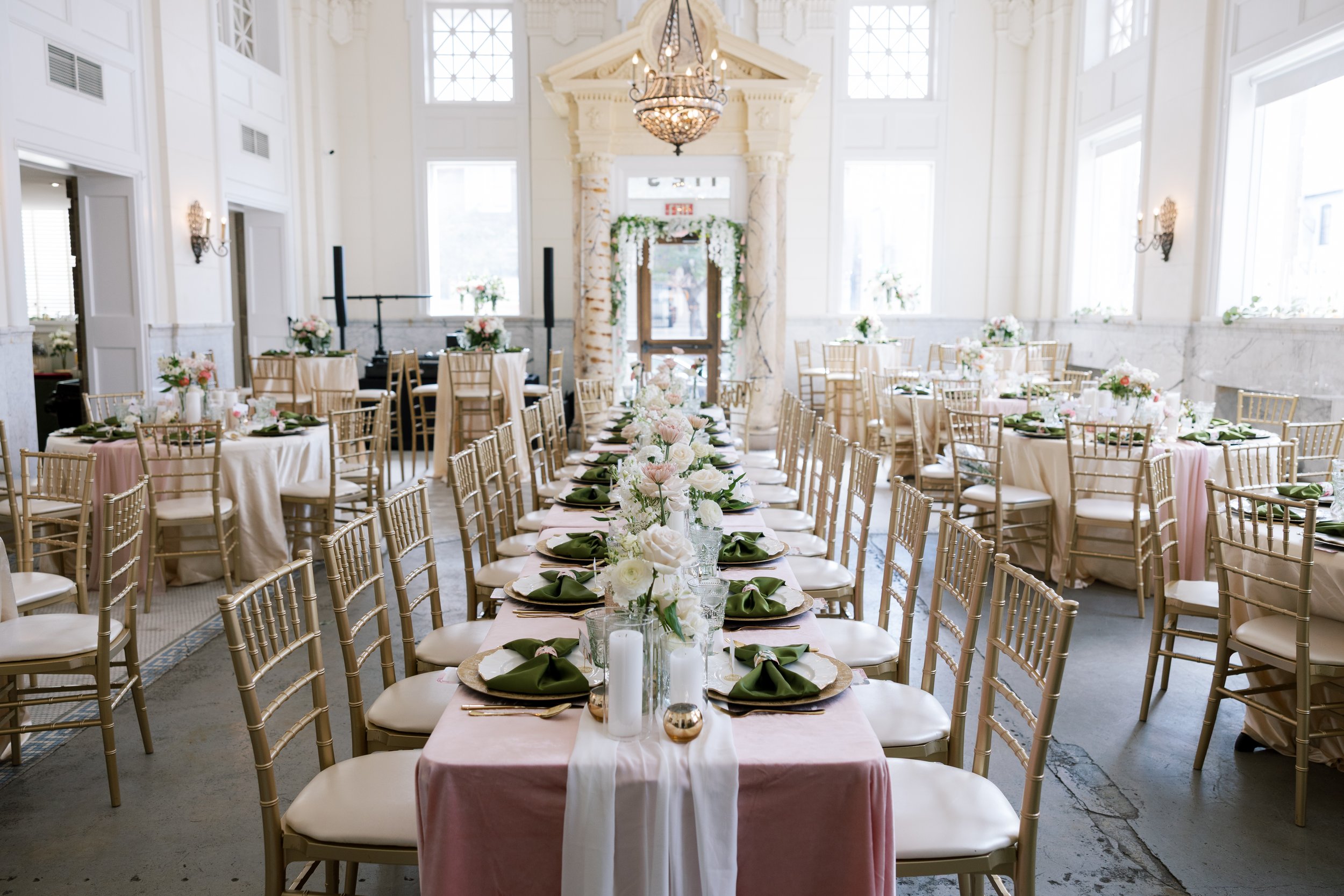 Pros and Cons of a Micro Wedding vs. a Traditional Wedding