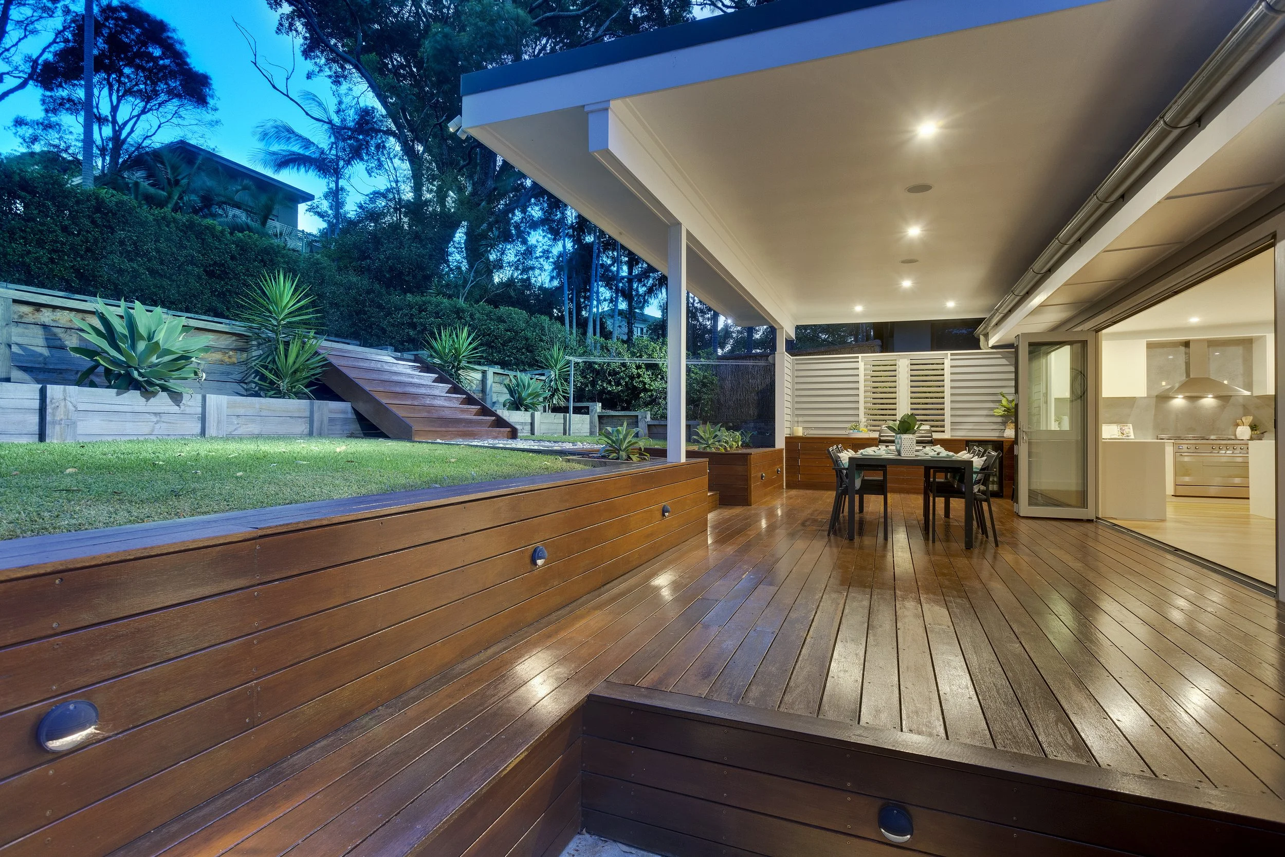 Large timber deck and covered outdoor entertaining area by Streamlined Build.