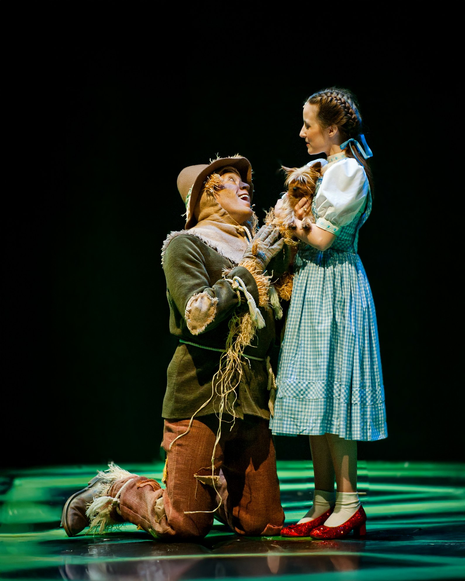 Christopher Deaton as the Scarecrow in The Wizard of OZ