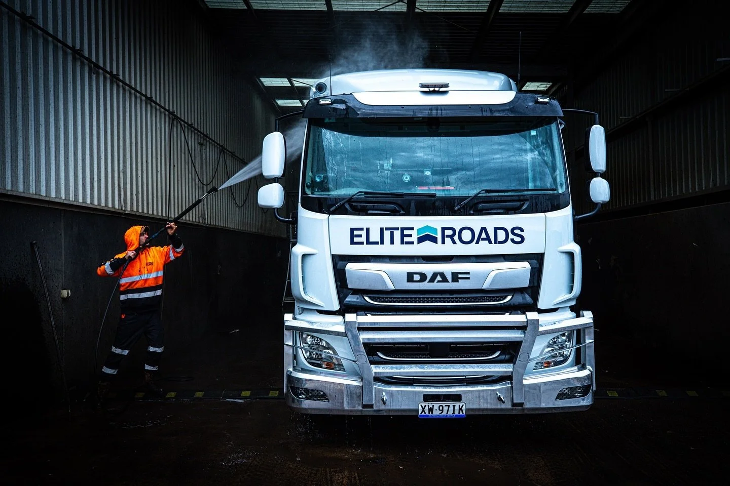 Our @daftrucksau @muscattrailers combo 🔥 
Our fleet of asphalt trucks are always on the move 
Contact us today if you&rsquo;re after any cartage or fleet hire! 🙌🏽
#asphalt #asphaltpaving #trucking #trucks #muscattrailers #profiling #roadprofiling 