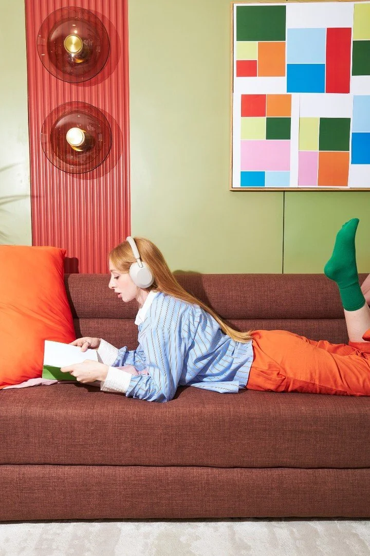 We&rsquo;ve talked about moving between print, ebook, and audio. But there is another way some readers are using audio: doubling up.

More and more people are following along with the text while listening to an audiobook&mdash;and for good reason!Res