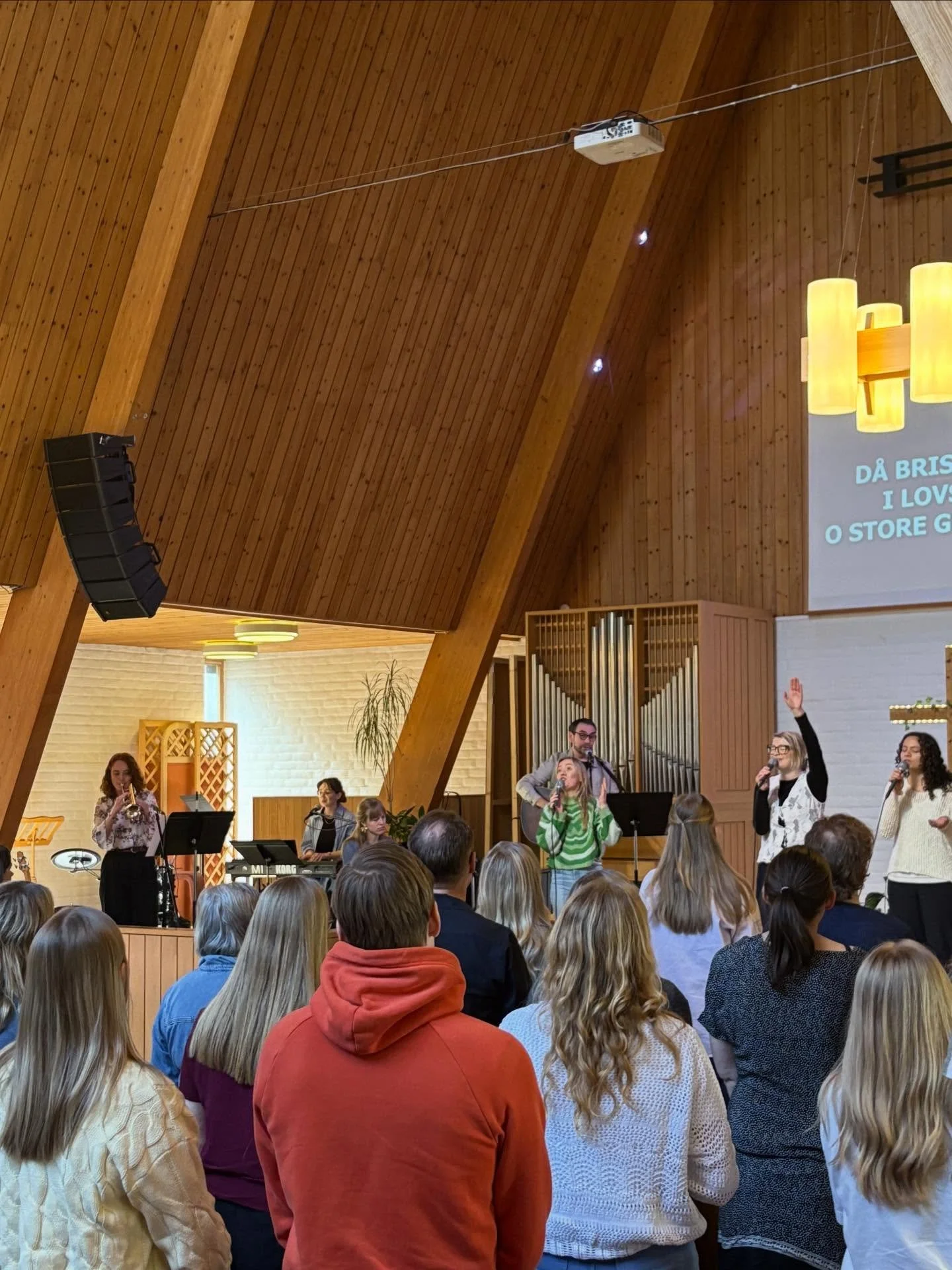 HEJ fr&aring;n s&ouml;ndagsgudstj&auml;nst 👋🏻
V&auml;lkommen p&aring; s&ouml;ndag kl 10.30