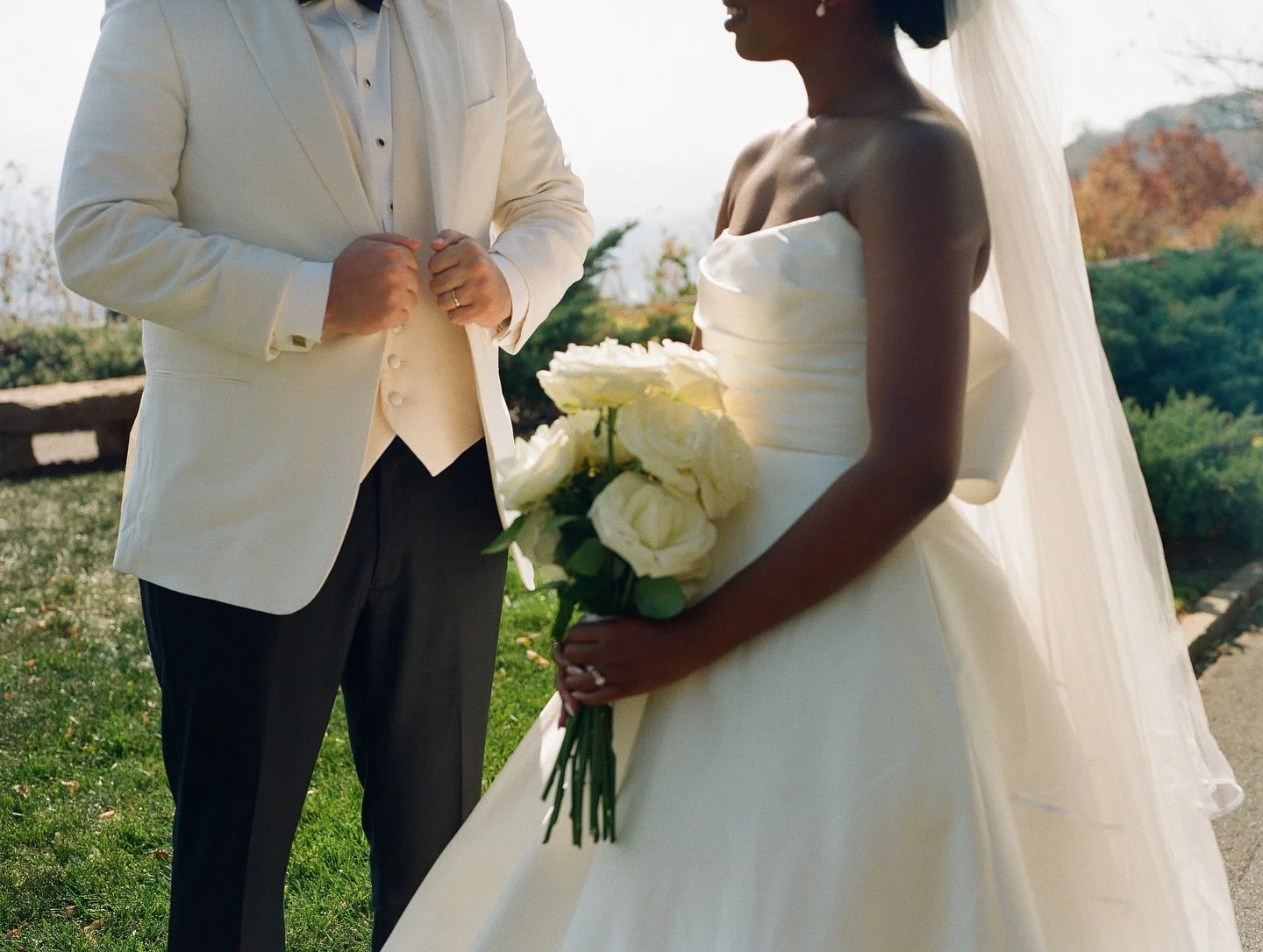 Medium format film hits different 😍 I shot this second shooting for @josiebrooksphotography // #toujoursphoto #filmphotographer #eastcoastweddingphotographer