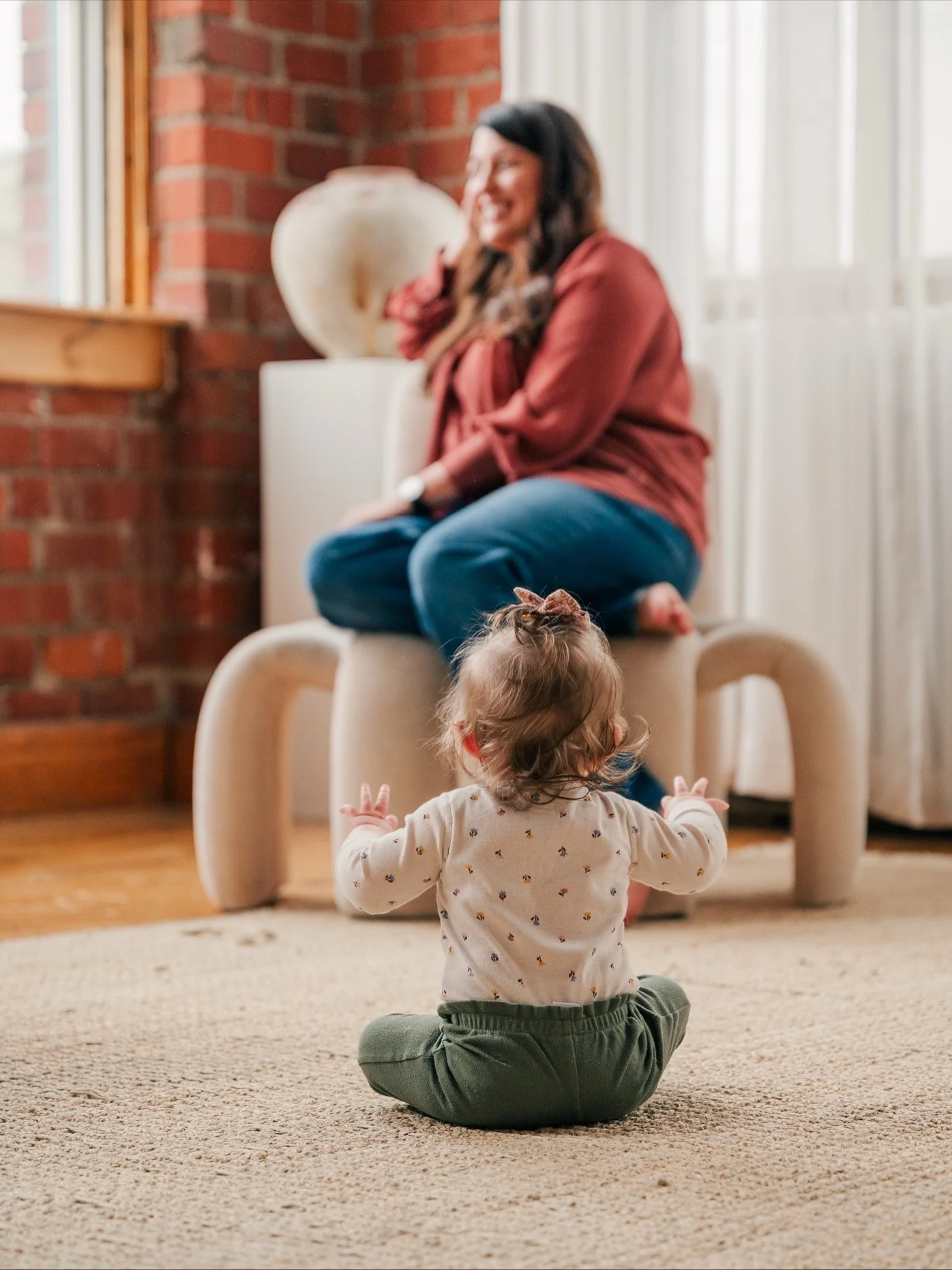 This sneak peek with Ashley from Monarch Design Co. says it all, motherhood and entrepreneurship aren&rsquo;t competing roles, they&rsquo;re coexisting magic. ✨
Loved capturing her in her element&hellip;&hellip;leading with heart, purpose, and her sw