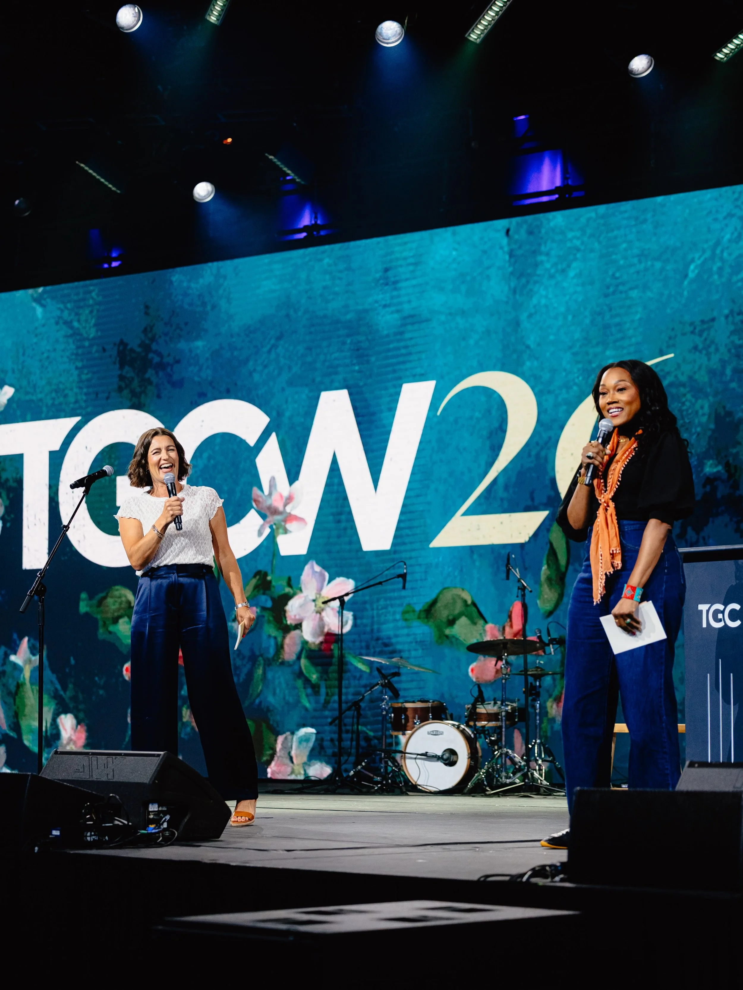 What a privilege and a joy to emcee TGCW26 with @blairlinne_ and to even have a moment with two Carswells on stage at the same time! While this was only last month, it feels like an age since we were in that sweet spot of sitting under excellent Bibl