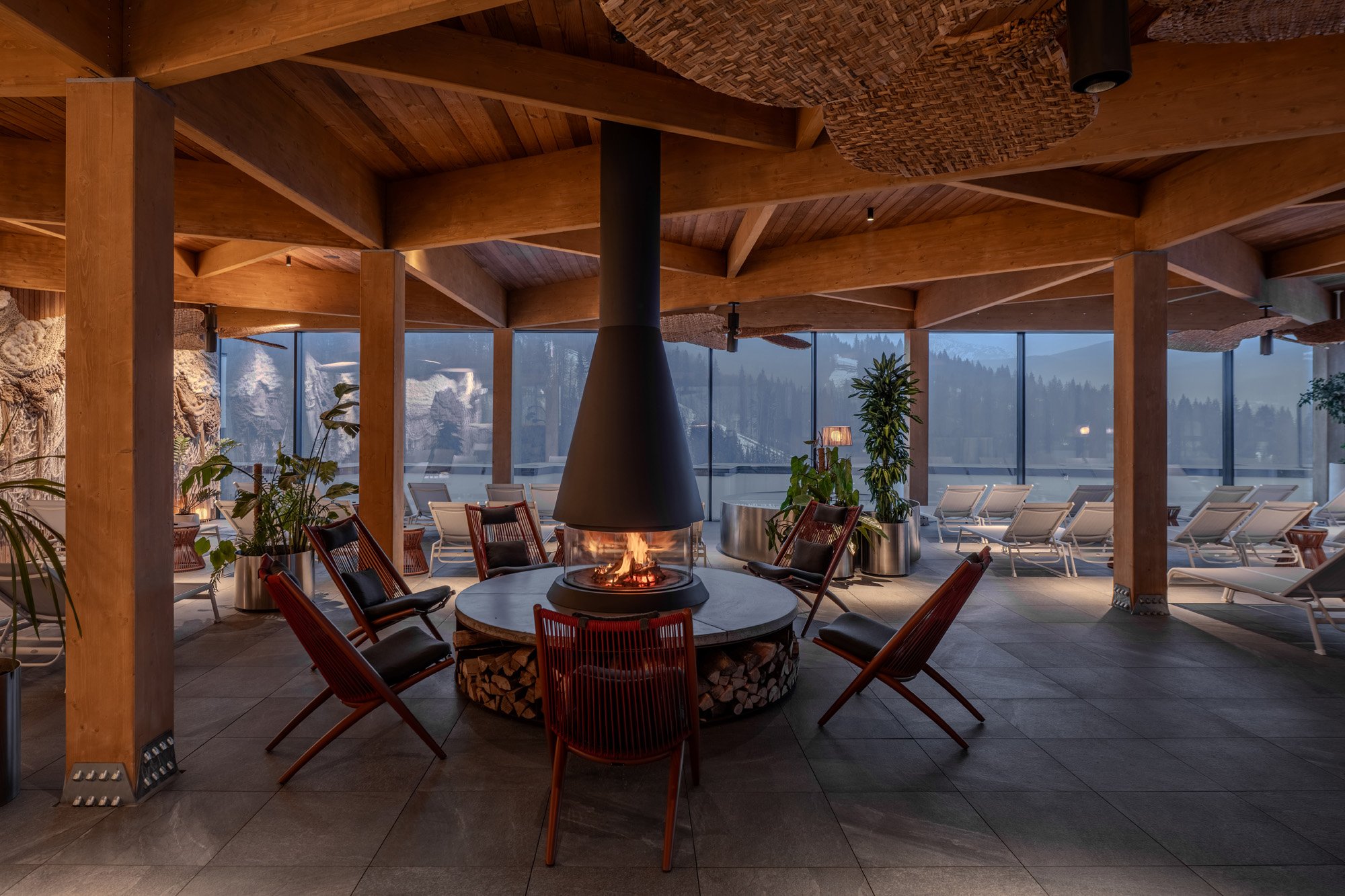 MOUNTAIN RESIDENCE / Romantic Lounge