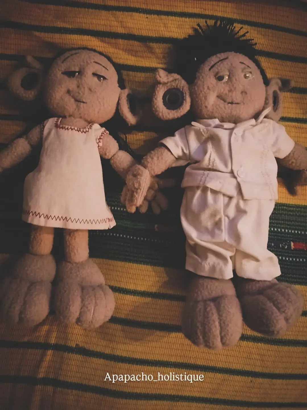 Connaissez- vous, les Aluxes?

Ce petit couple nous accompagne depuis quelques ann&eacute;es et vient quelques fois au cabinet le lundi 😊
N'h&eacute;sitez pas &agrave; les remercier si vous les rencontrez 😉

&laquo; L'Alux est une figure de la cult
