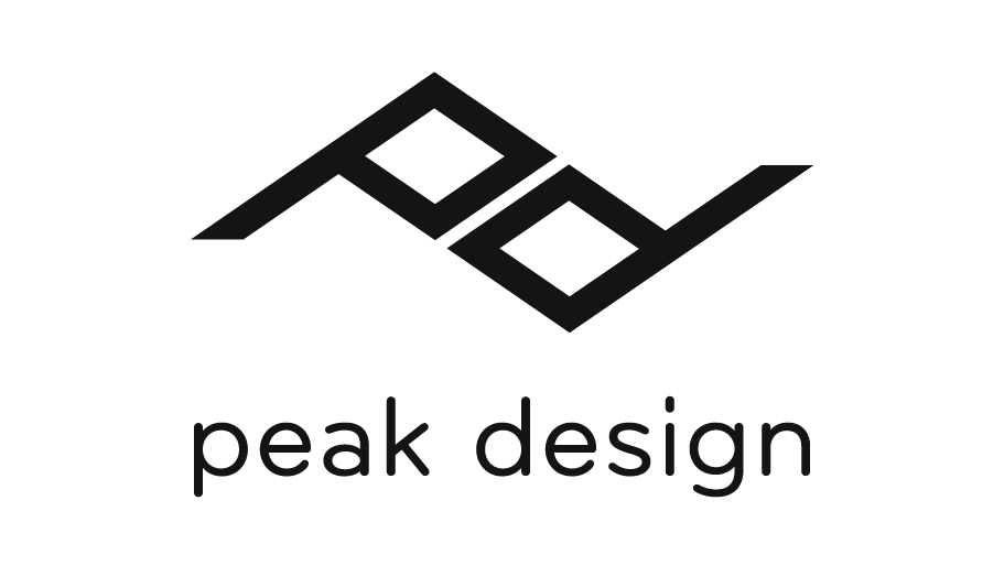 logo peak design negro con nombre a1.png