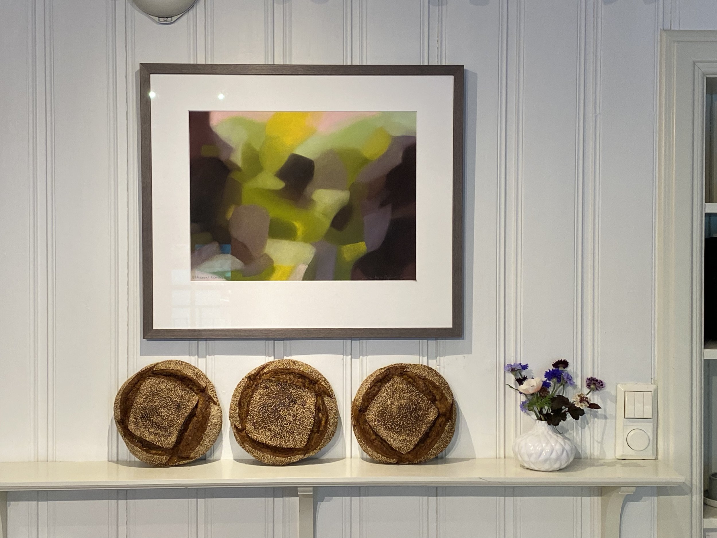 "Skygger"
Pris: 5200kr.
Pastellkritt på papir.
Innrammet med kunstglass.
Produksjonsår 2019.