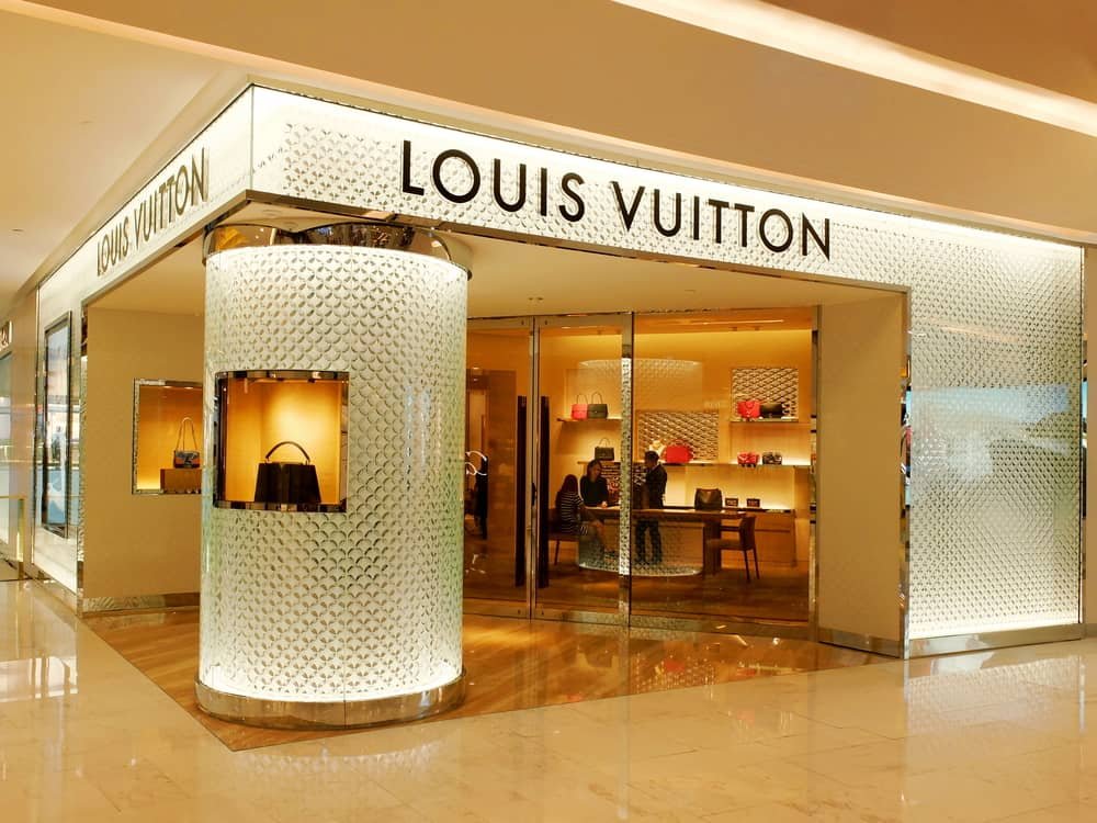 Front-of-Louis-Vuitton-store.jpg