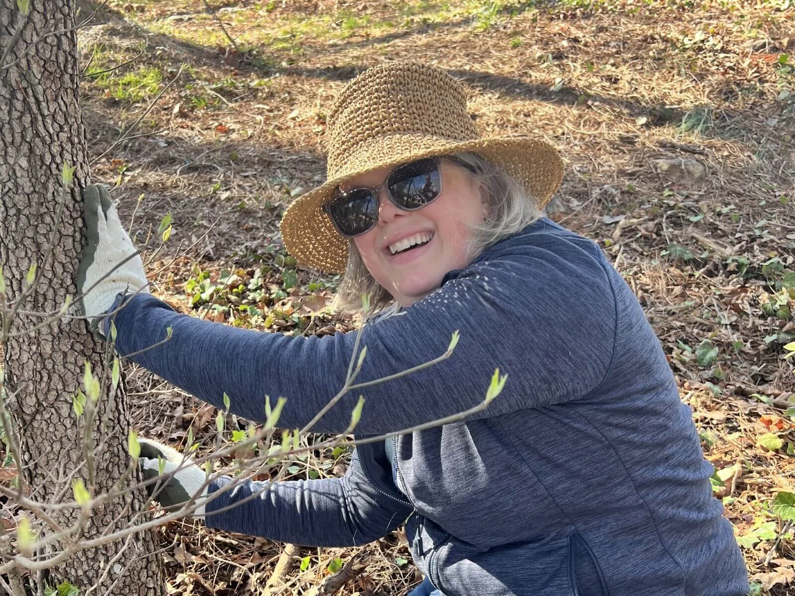 photo of volunteer trimming ivy at asheville muni