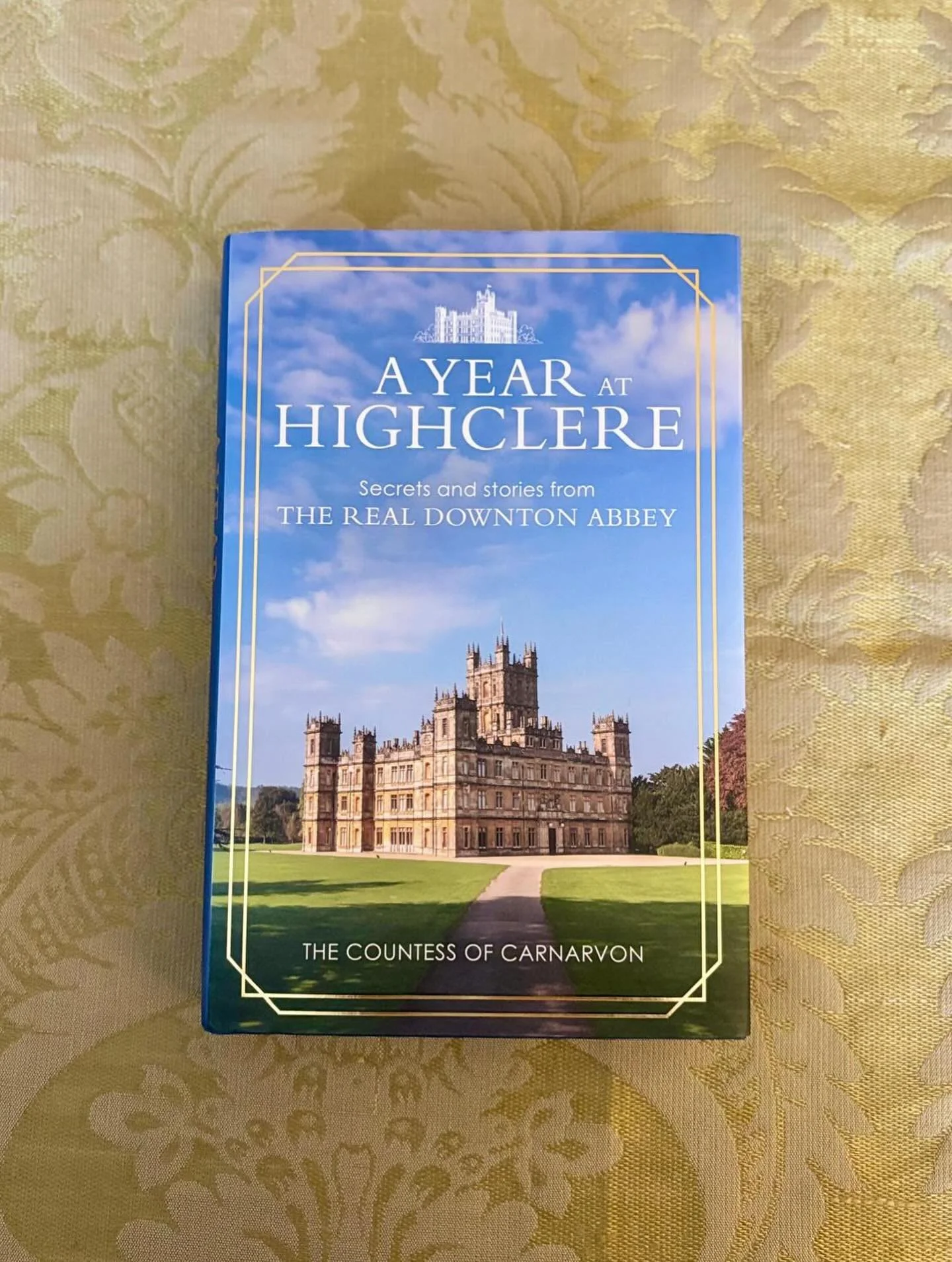 So thrilled my dear friend Fiona Carnarvon has included me in her latest book, reminding me of the fun time we spent all those years ago decorating some rooms at Highclere Castle for a visit by the Queen. Looking forward to the next project! @highcle