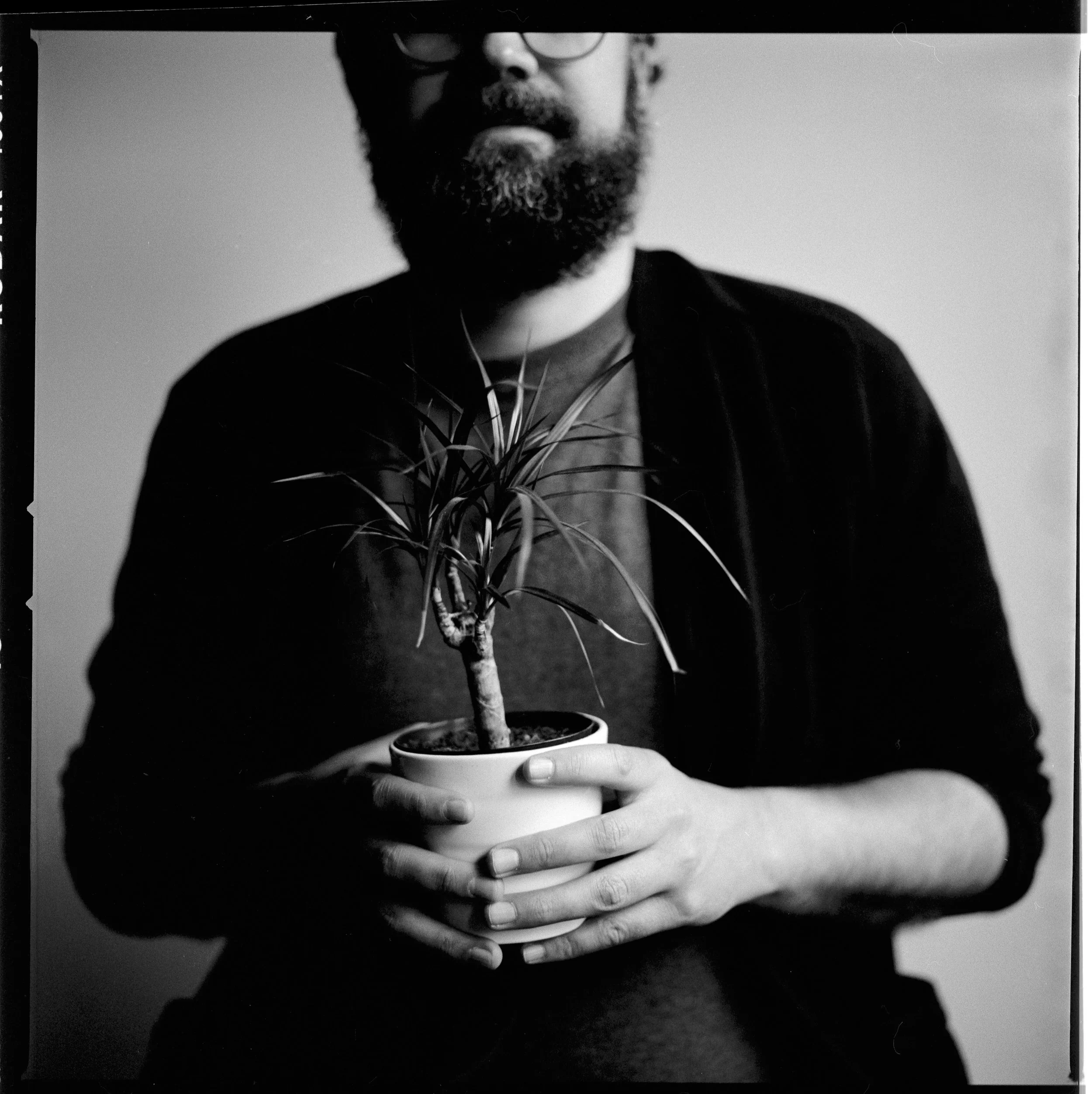 OLD-SCANNED-2023-Hasselblad-400TX-Skylar-015-RT2-LR.jpg