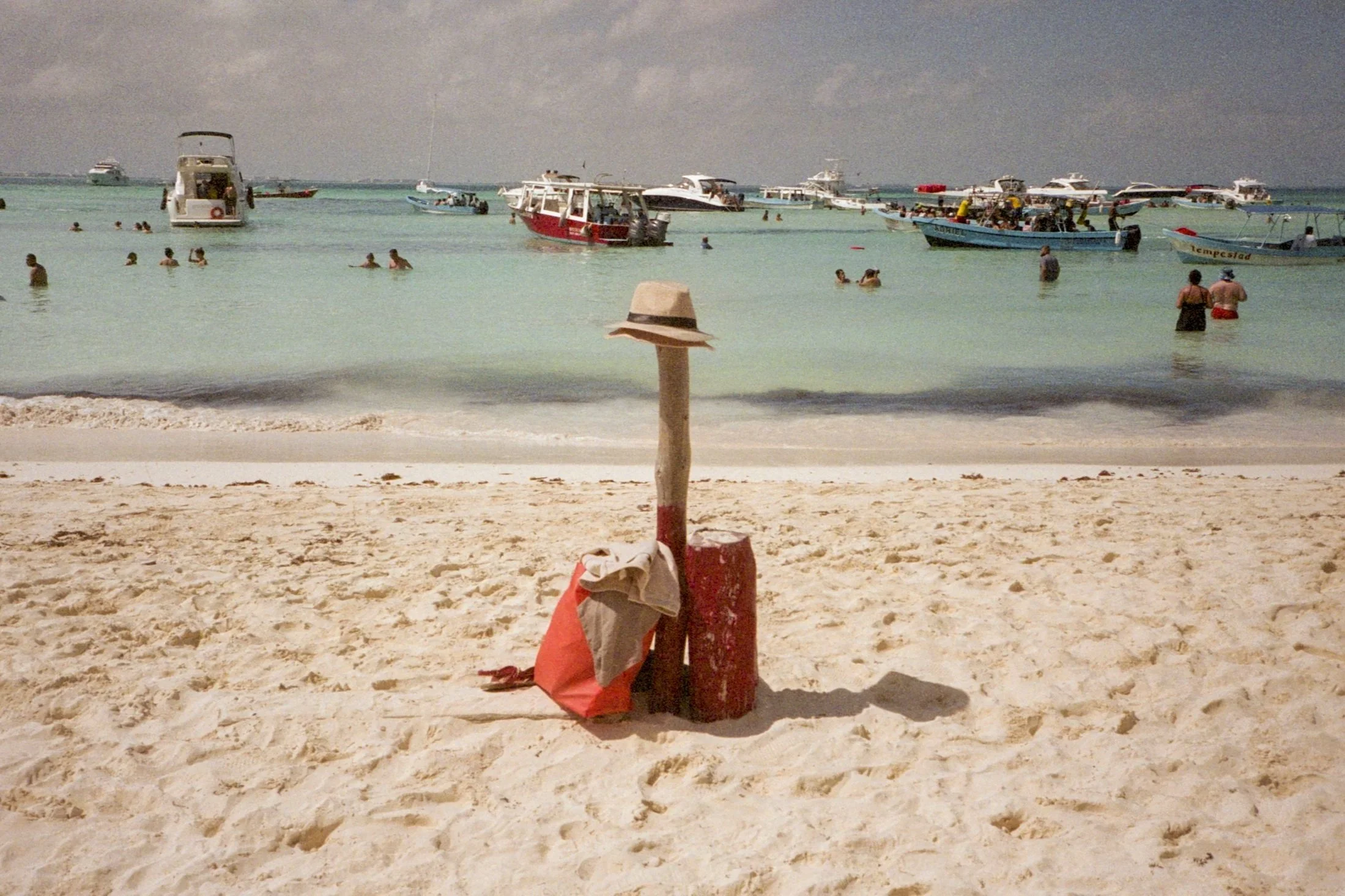 01-2022-IslaMujeres-Natalie_Mjuii-Portra400_0156_RT3-LR.jpg