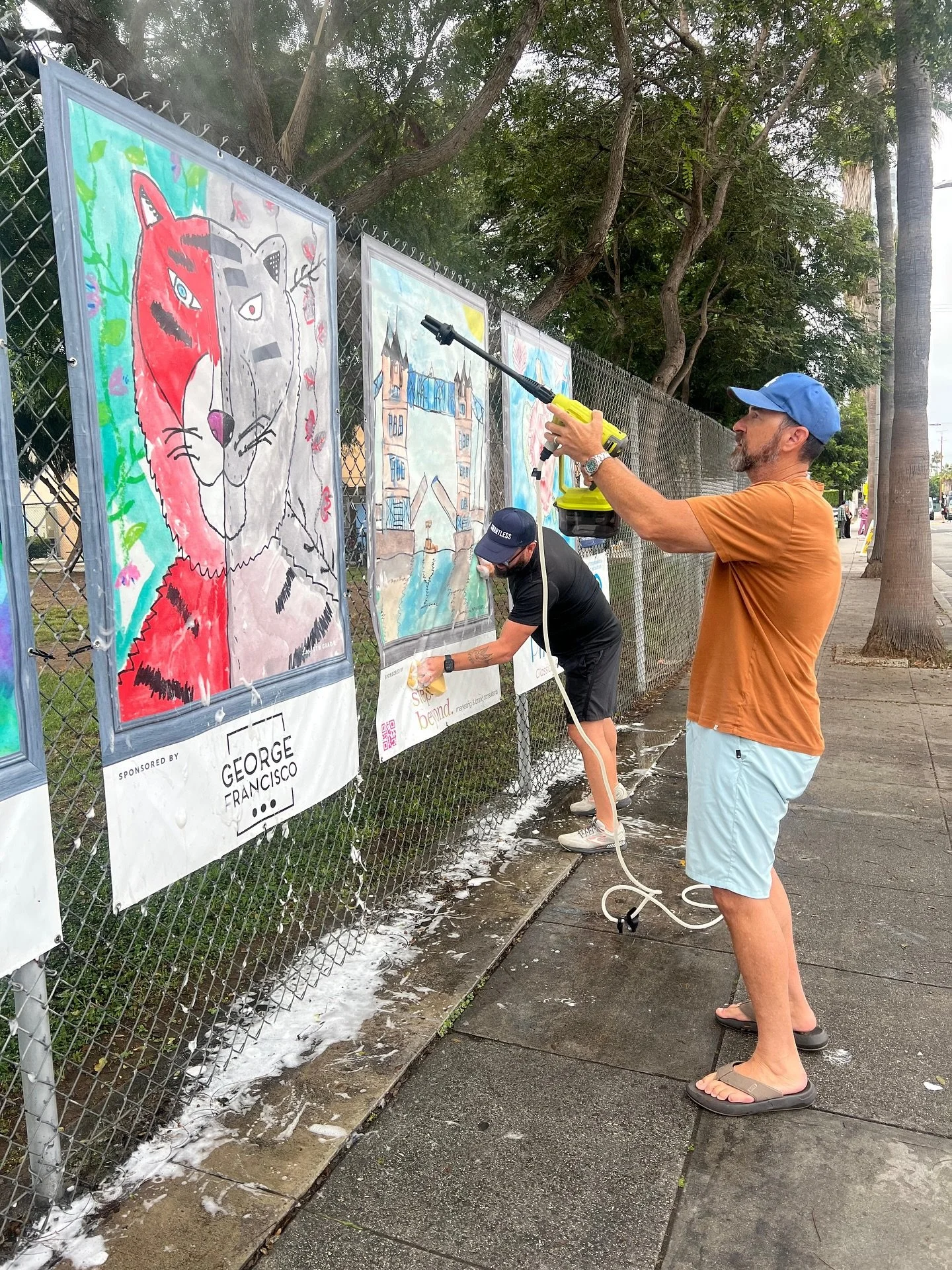 ✨ Campus glow-up ✨
Huge thanks to our amazing parent volunteers who spent their morning cleaning the sidewalk banners and sprucing up the sidewalk in front of school. 💪🧼 Your hard work makes our campus shine and sets such a beautiful example for ou