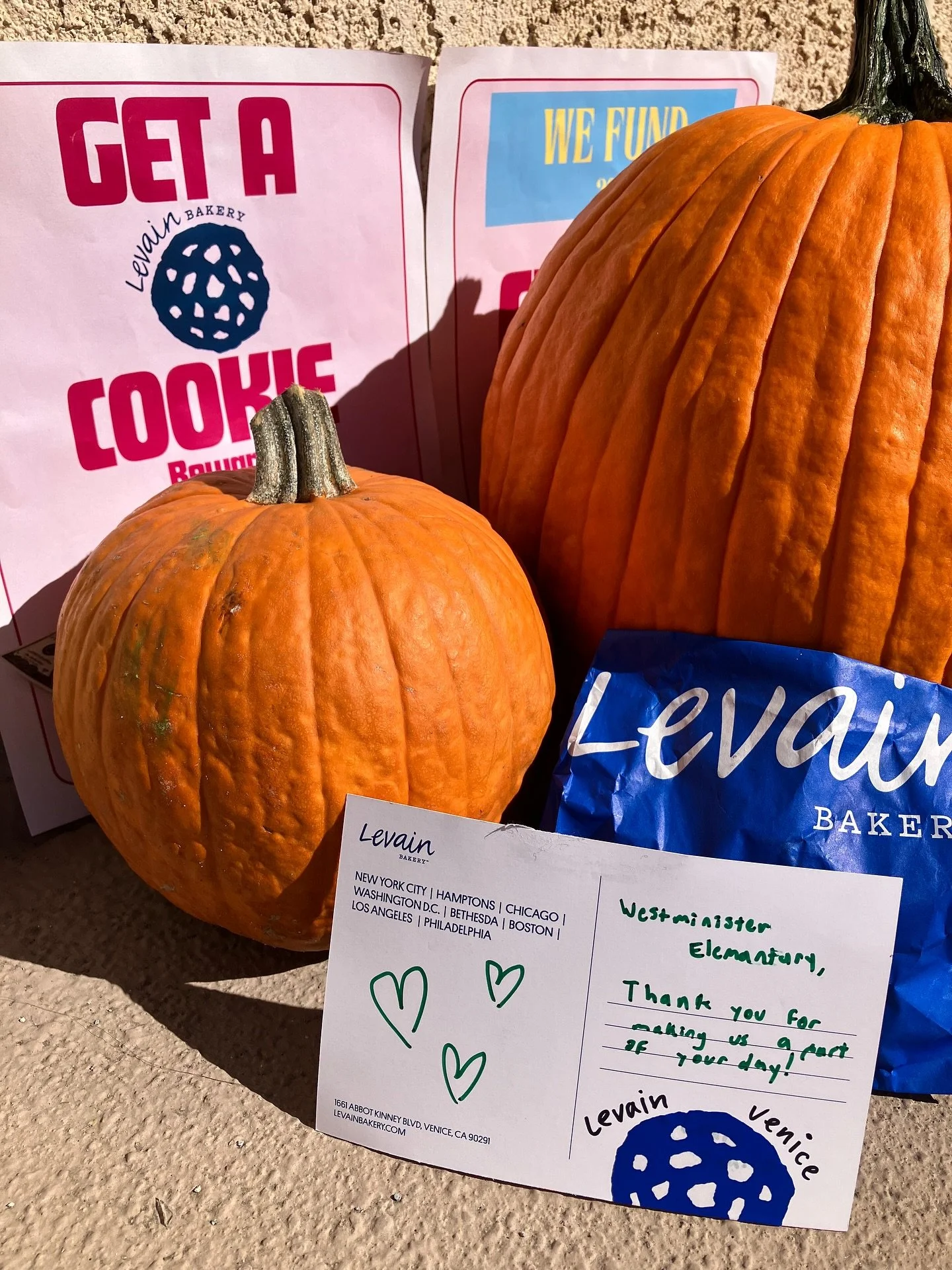 πͺ Huge thank you to all the families who dropped off check donations today — and to @levainbakery for treating our generous donors with something sweet! π
Only 2 more Fridays left to drop off your checks (or proof of online donation) and sna