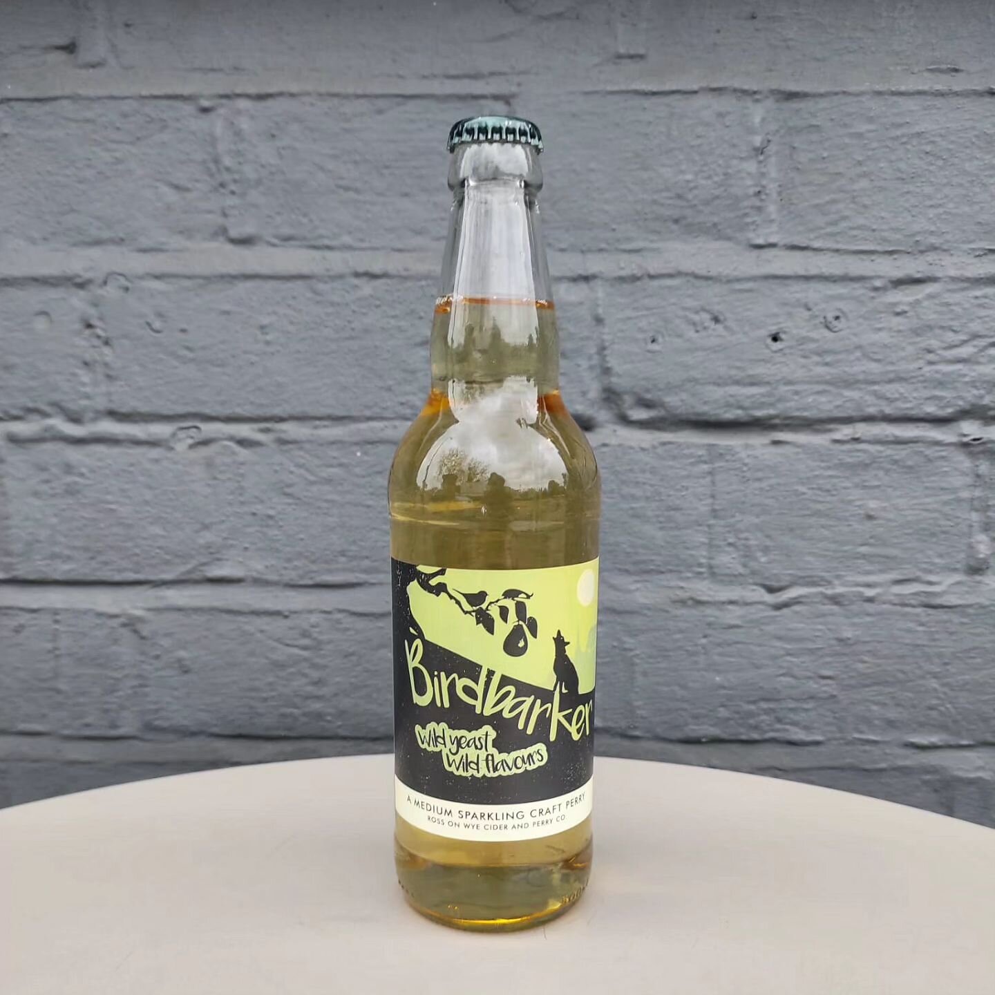 Todays #britishciderweek comes from @rosscider

Birdbarker Sparkling Perry
5.2%

Birdbarker is a refreshing &amp; crisp medium sparkling Perry. A perfect everyday drink with a smooth, fruity flavour to quench your thirst. Ross on Wye uses wild yeats 