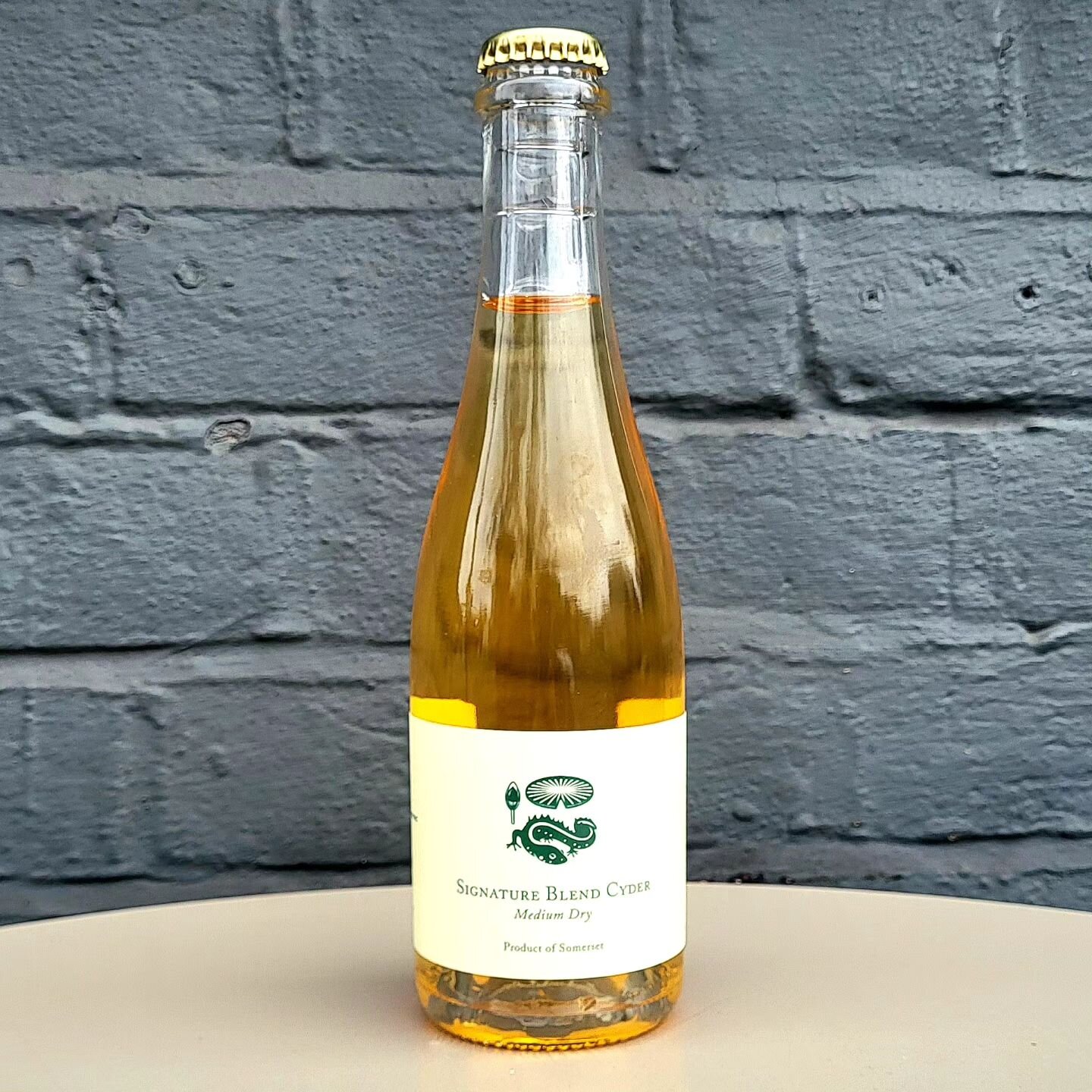 For the last day of #britishciderweek, we bring to you @thenewtinsomerset

Signature Blend Cyder
6%

The signature blend cyder containing over 22 apple varieties, including those picked from their own orchards,  on the estate. A classic West Country 