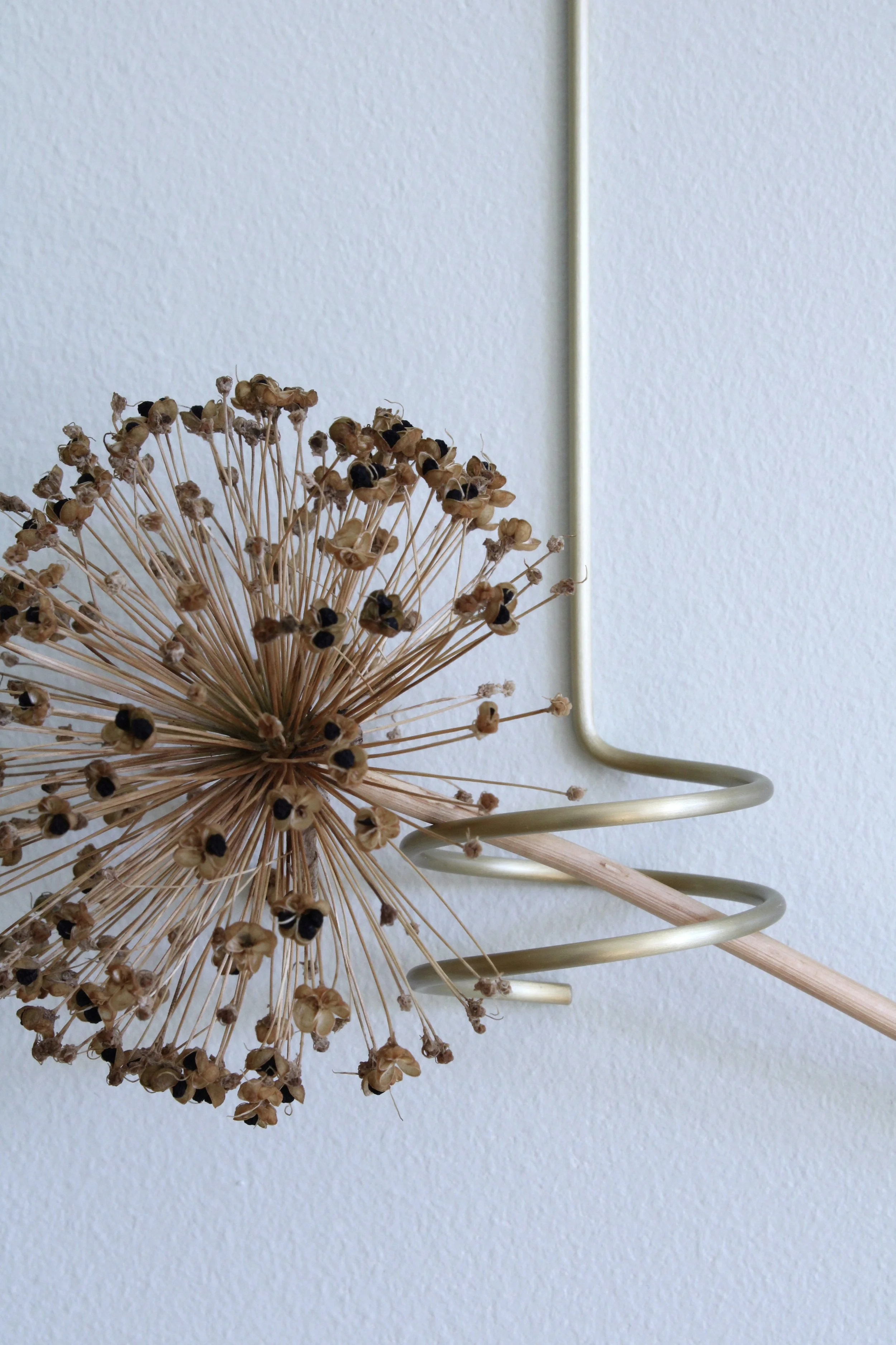 Orr-Gidon-Handmade-Functional-Objects-Chicago-Handheld-Curl.05