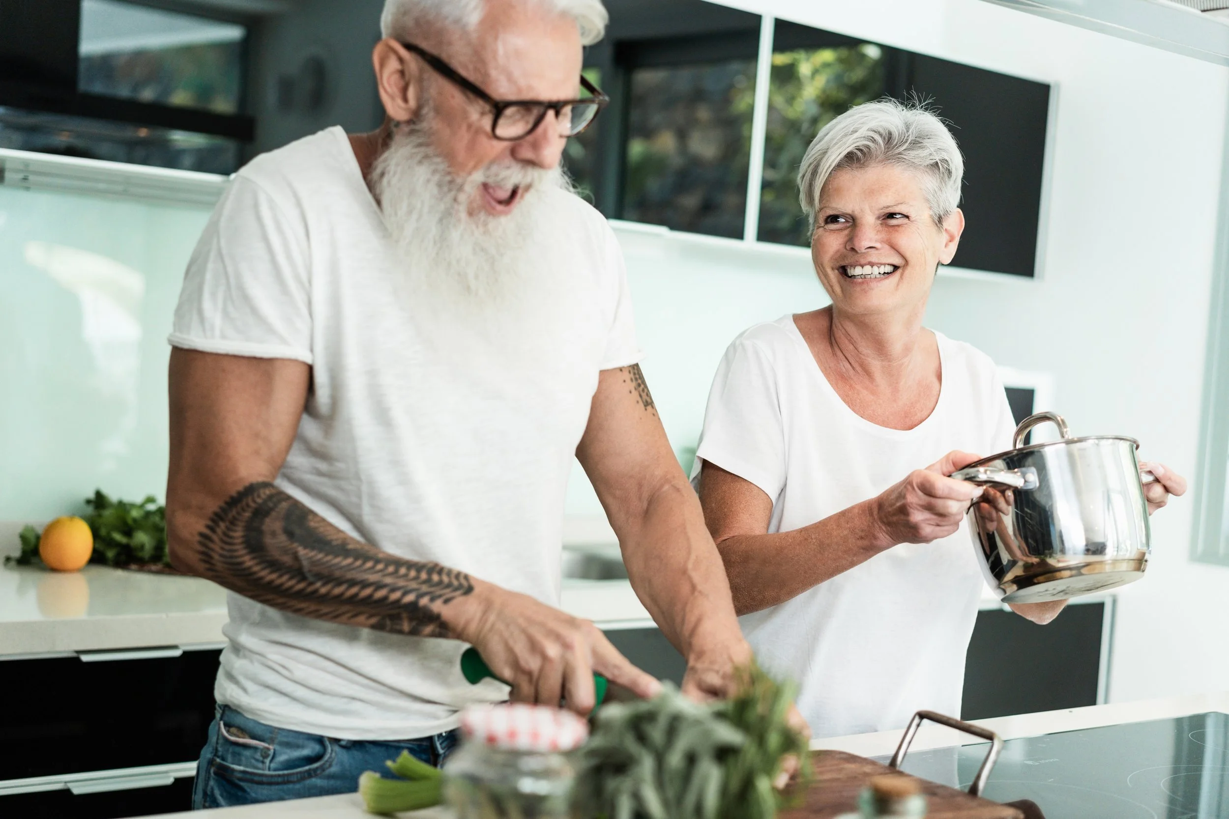 crazy-senior-couple-cooking-together-at-home-2021-09-02-20-16-40-utc.jpg