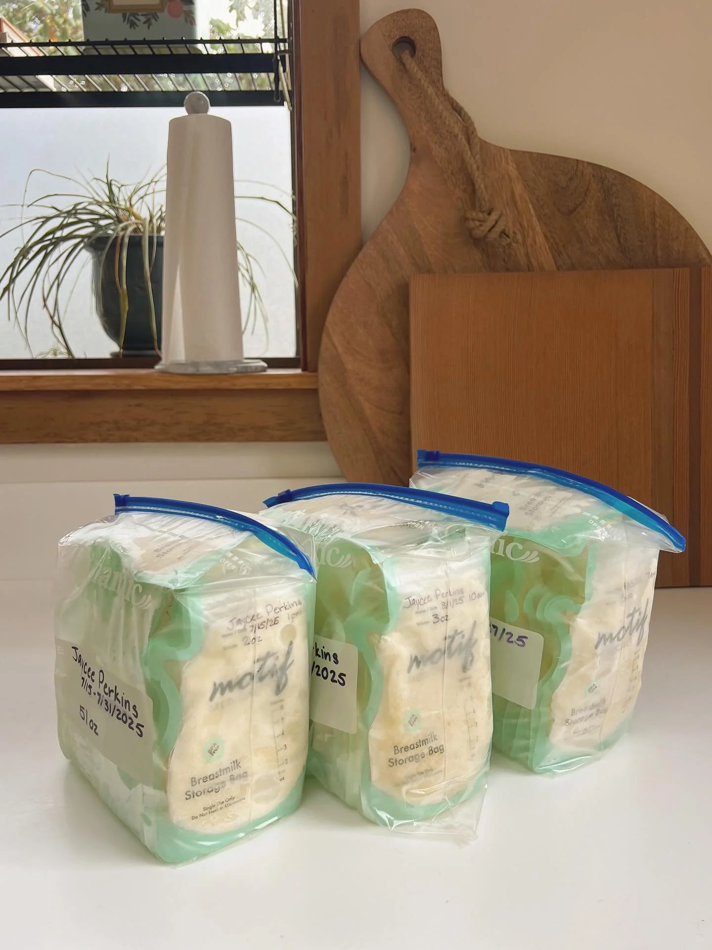 It&rsquo;s November which means it&rsquo;s time for the Humboldt County Virtual Milk Drive! 
@breastfeedhumboldt is partnering with the @mothersmilkbankca to host this event throughout the whole month of November. Your donated milk can make a life-ch