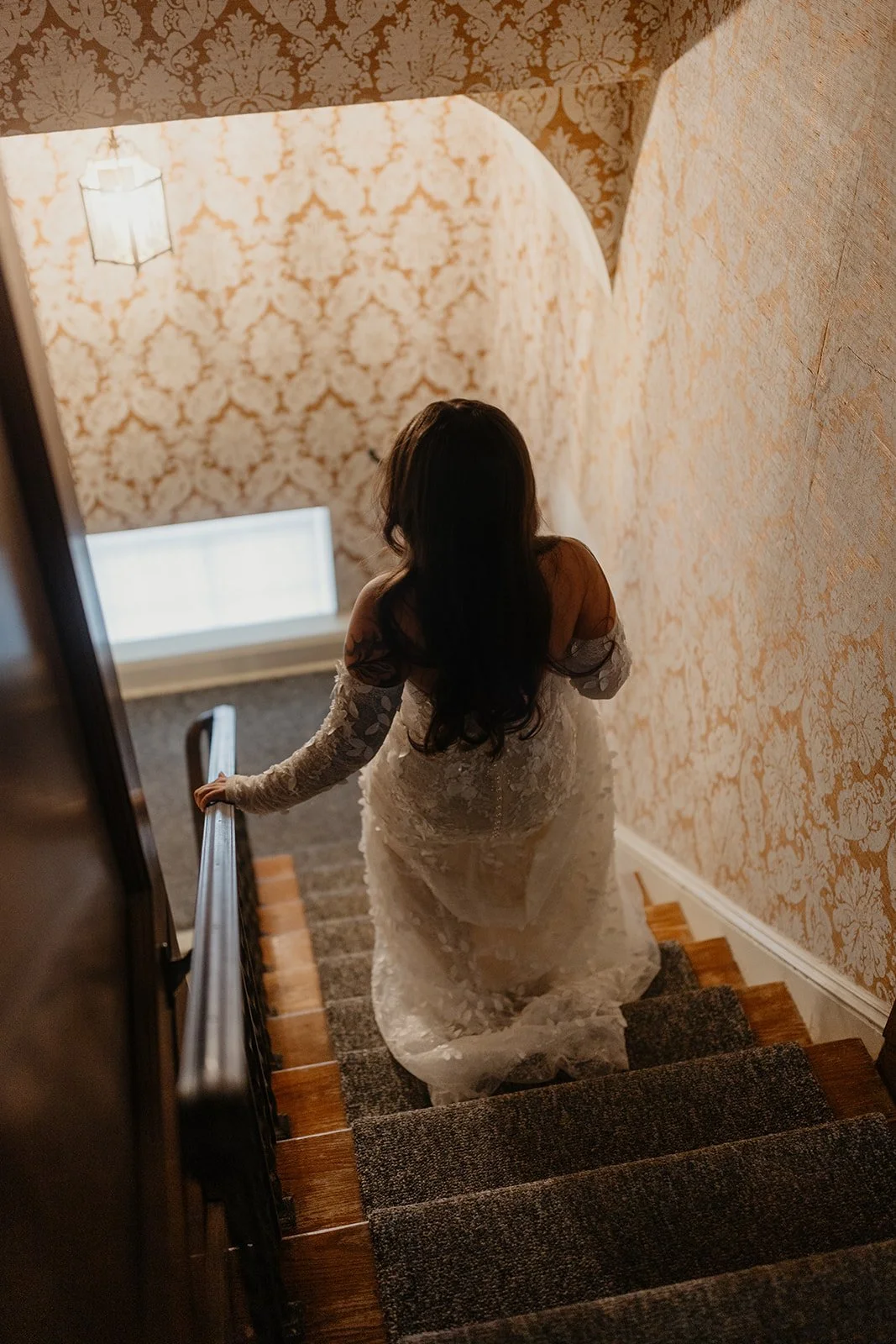 The One Hour That Defines the Flow of Your Entire Wedding Day