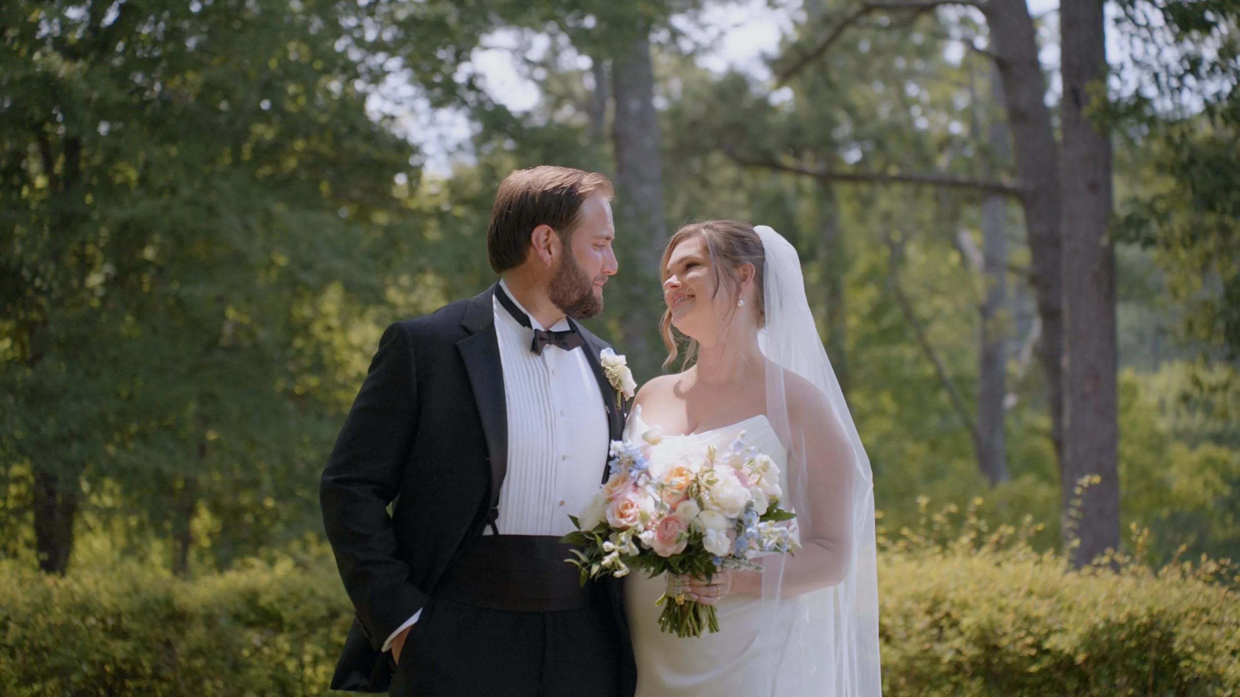 The Complete Guide to Hiring a Wedding Photographer in Chattanooga &amp; Nashville