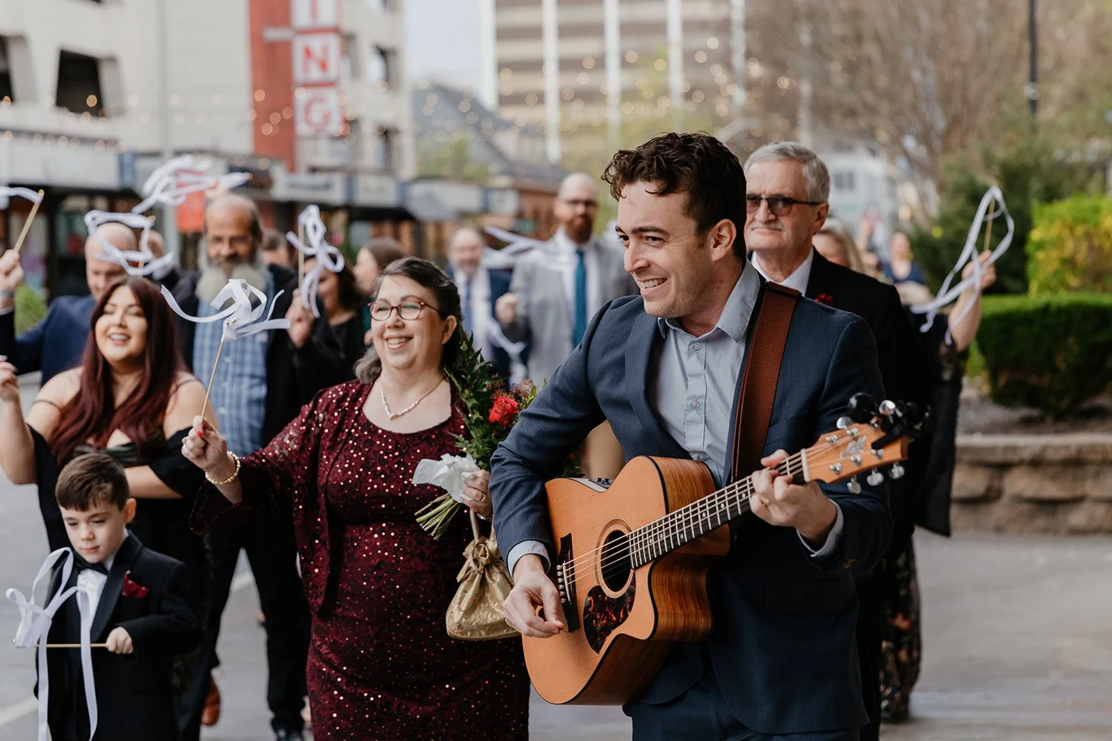 How to Get Natural Wedding Photos (Without Feeling Awkward)